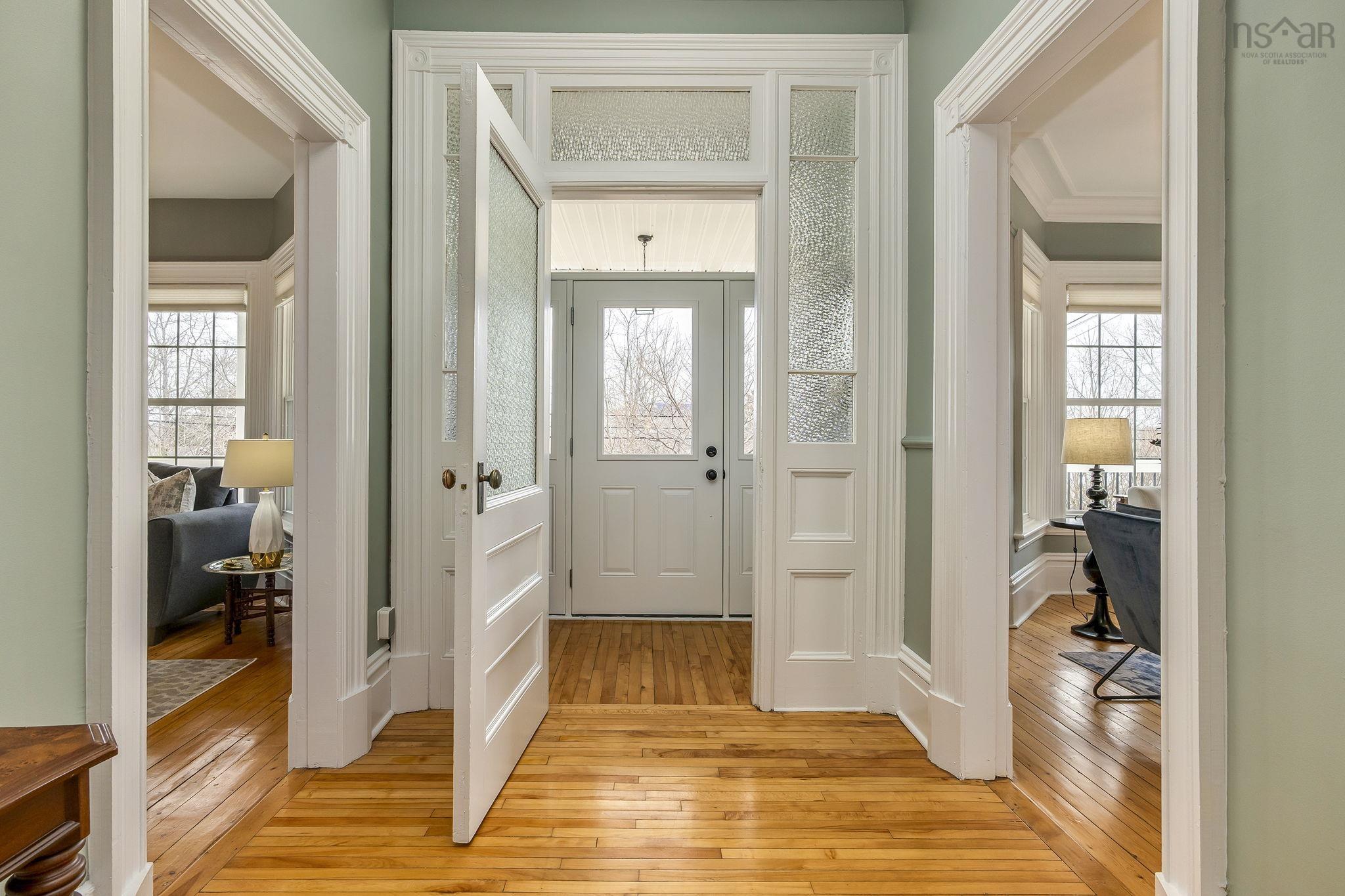 $1,100,000.00: 32 Joaquina Court, Dartmouth