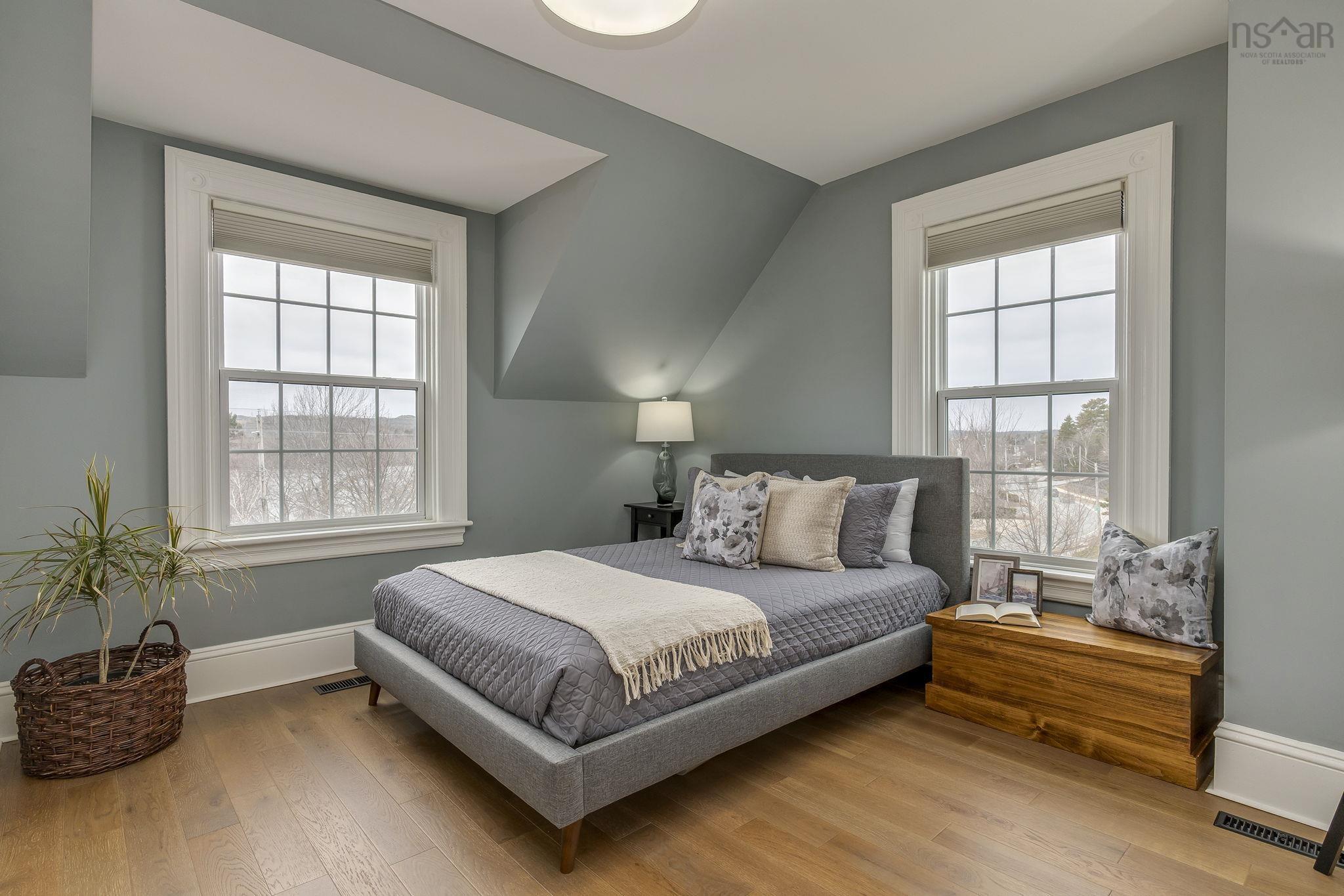 $1,100,000.00: 32 Joaquina Court, Dartmouth