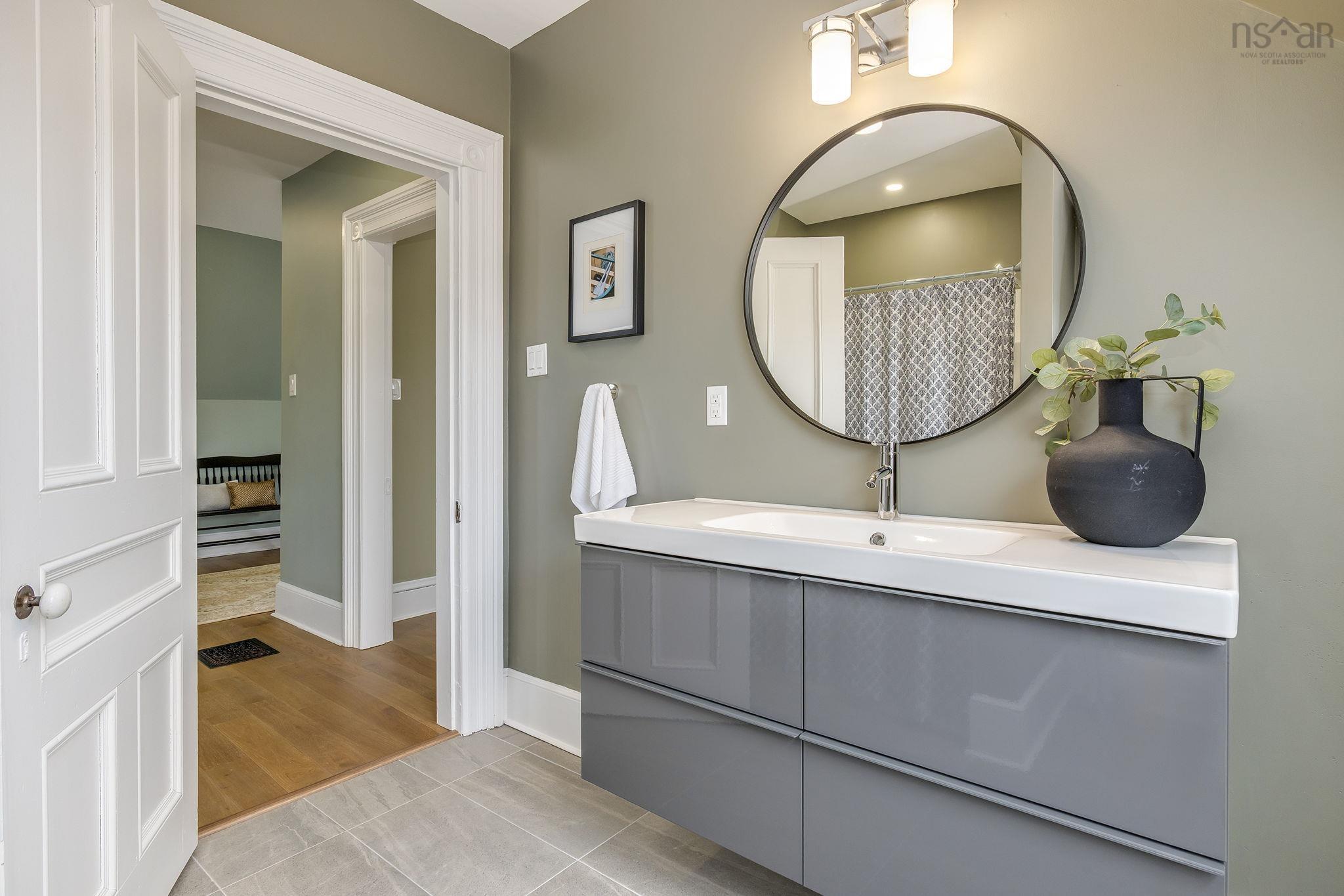 $1,100,000.00: 32 Joaquina Court, Dartmouth