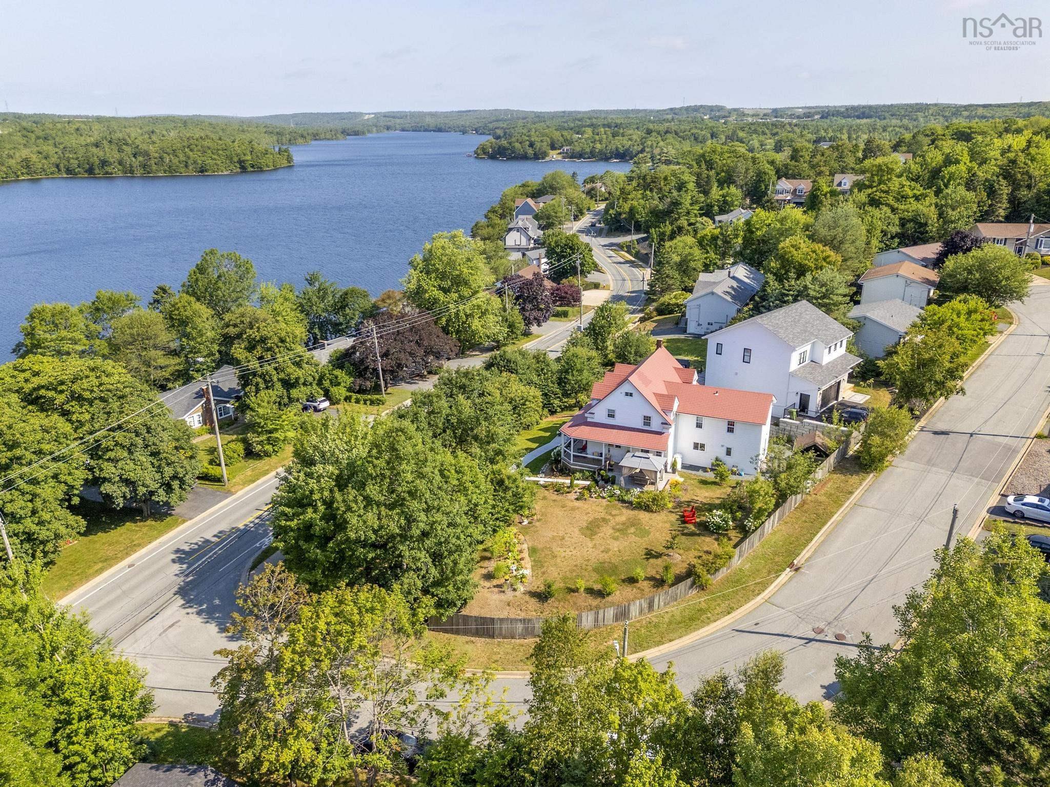 $1,100,000.00: 32 Joaquina Court, Dartmouth