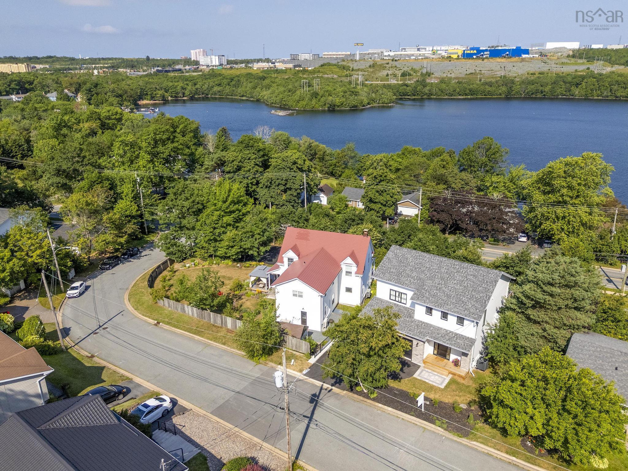 $1,100,000.00: 32 Joaquina Court, Dartmouth