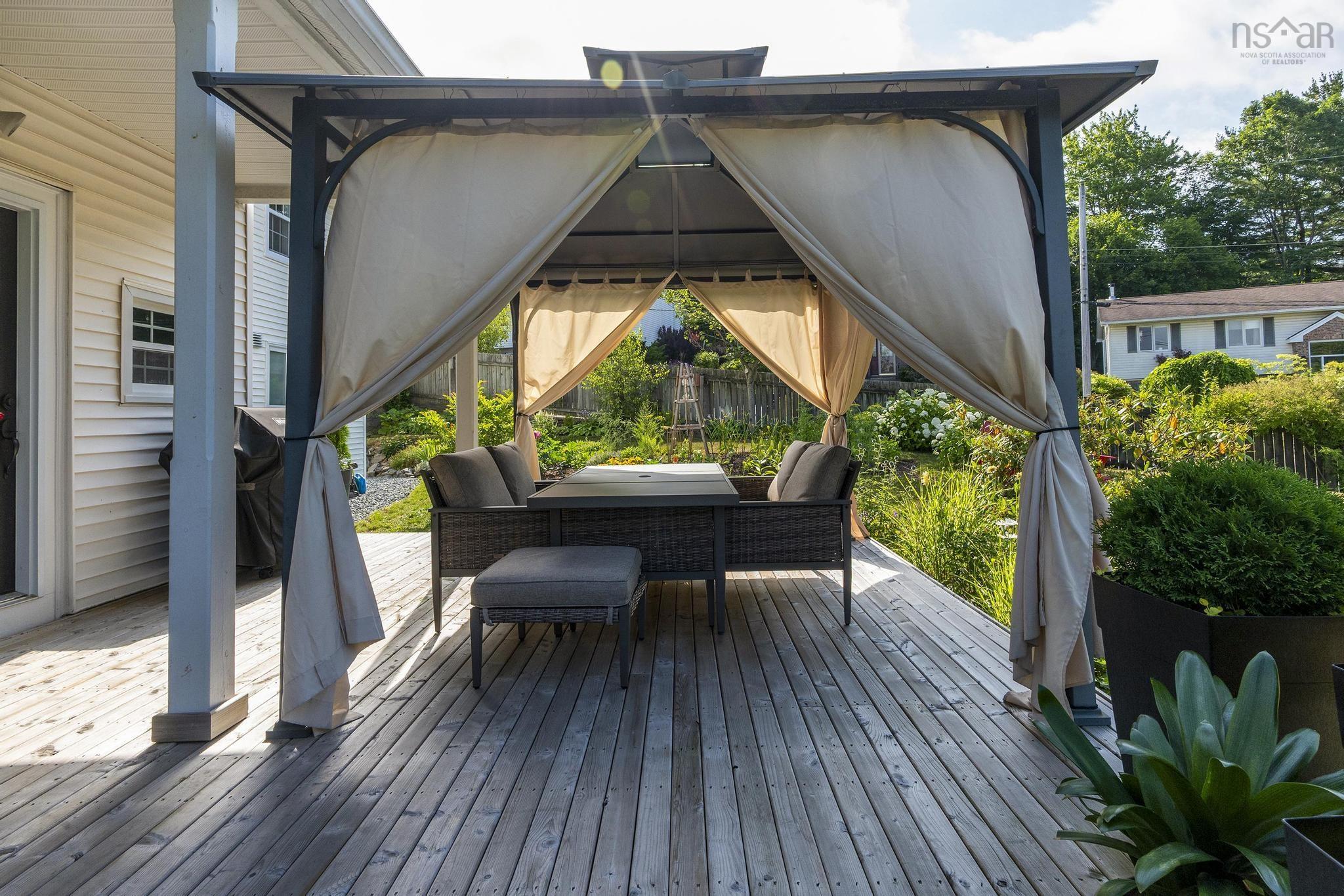 $1,100,000.00: 32 Joaquina Court, Dartmouth