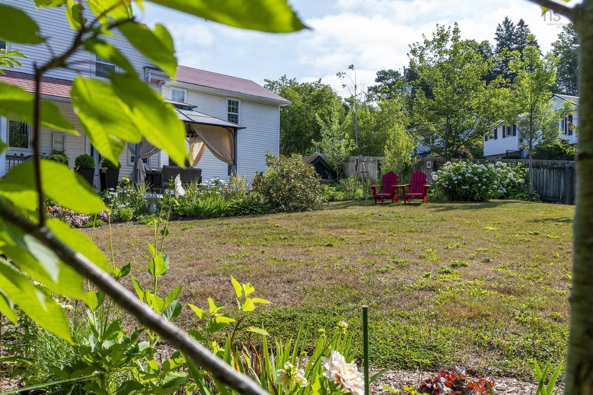 $1,100,000.00: 32 Joaquina Court, Dartmouth