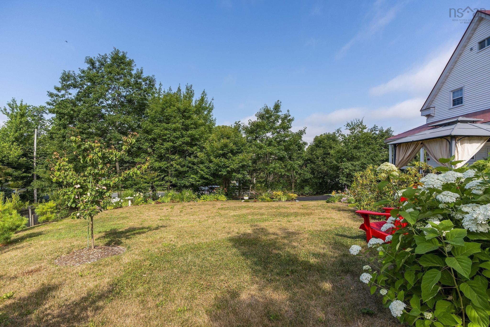 $1,100,000.00: 32 Joaquina Court, Dartmouth