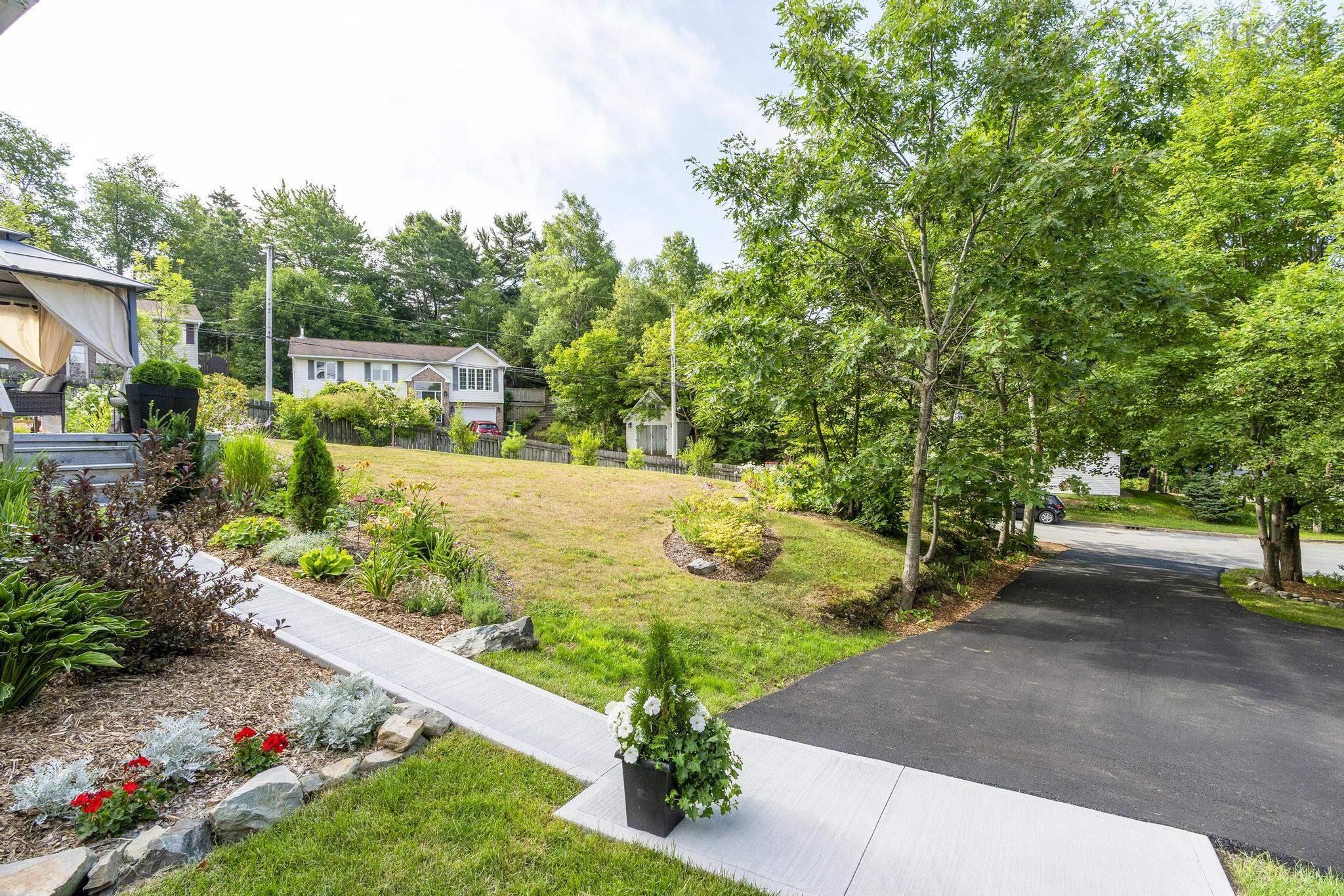 $1,100,000.00: 32 Joaquina Court, Dartmouth