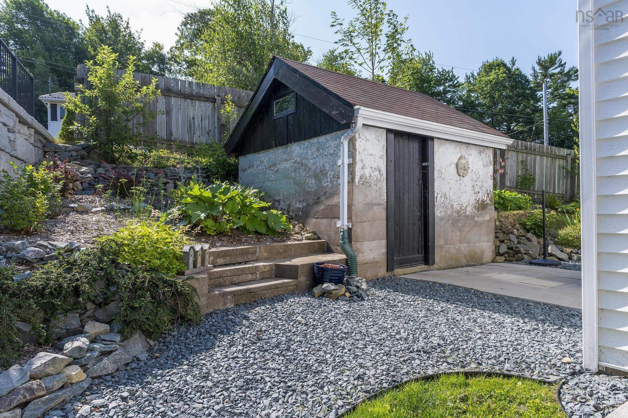 $1,100,000.00: 32 Joaquina Court, Dartmouth