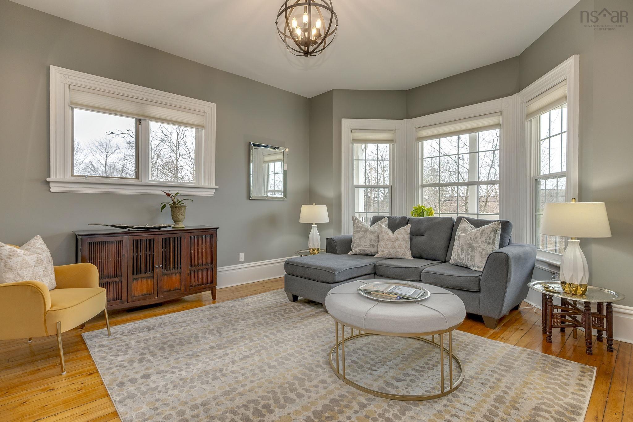 $1,100,000.00: 32 Joaquina Court, Dartmouth