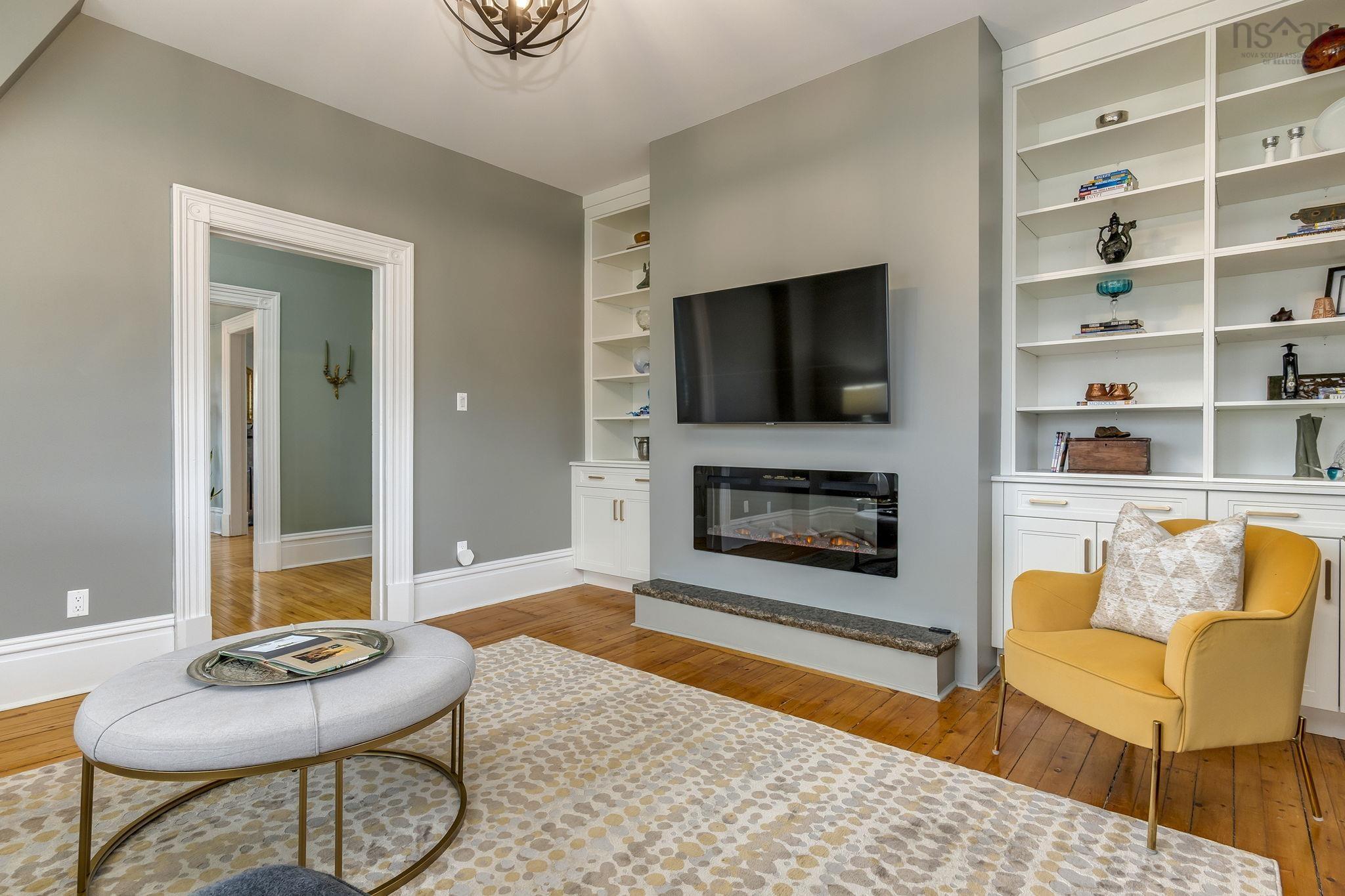 $1,100,000.00: 32 Joaquina Court, Dartmouth