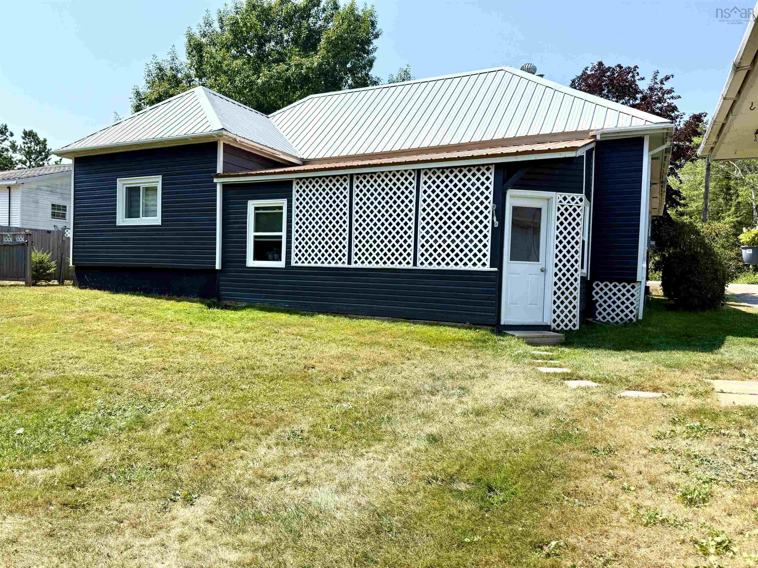 $299,900.00: 11838 2 Highway, Leamington