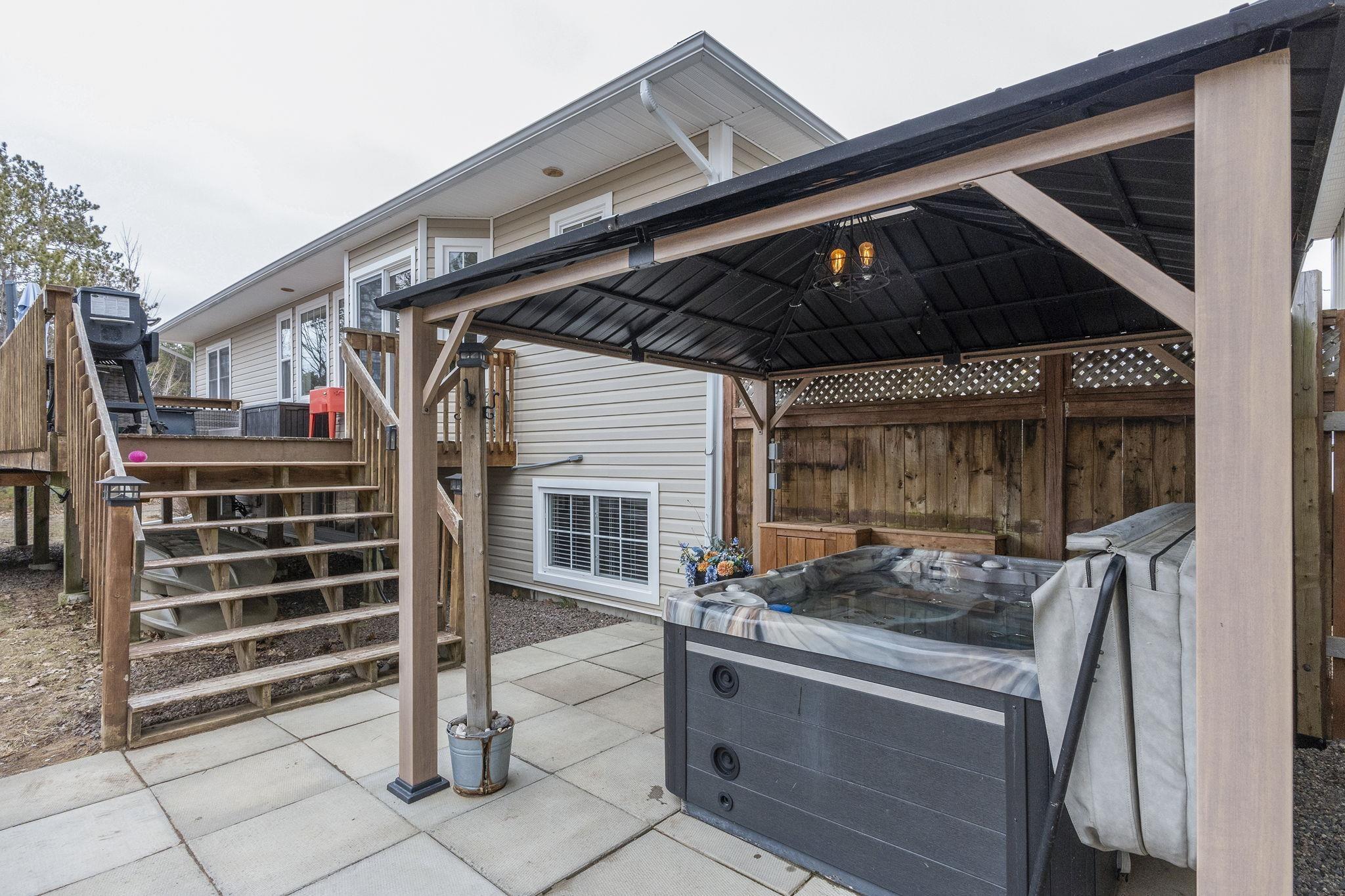 $599,900.00: 20 Geiger Drive, Wilmot