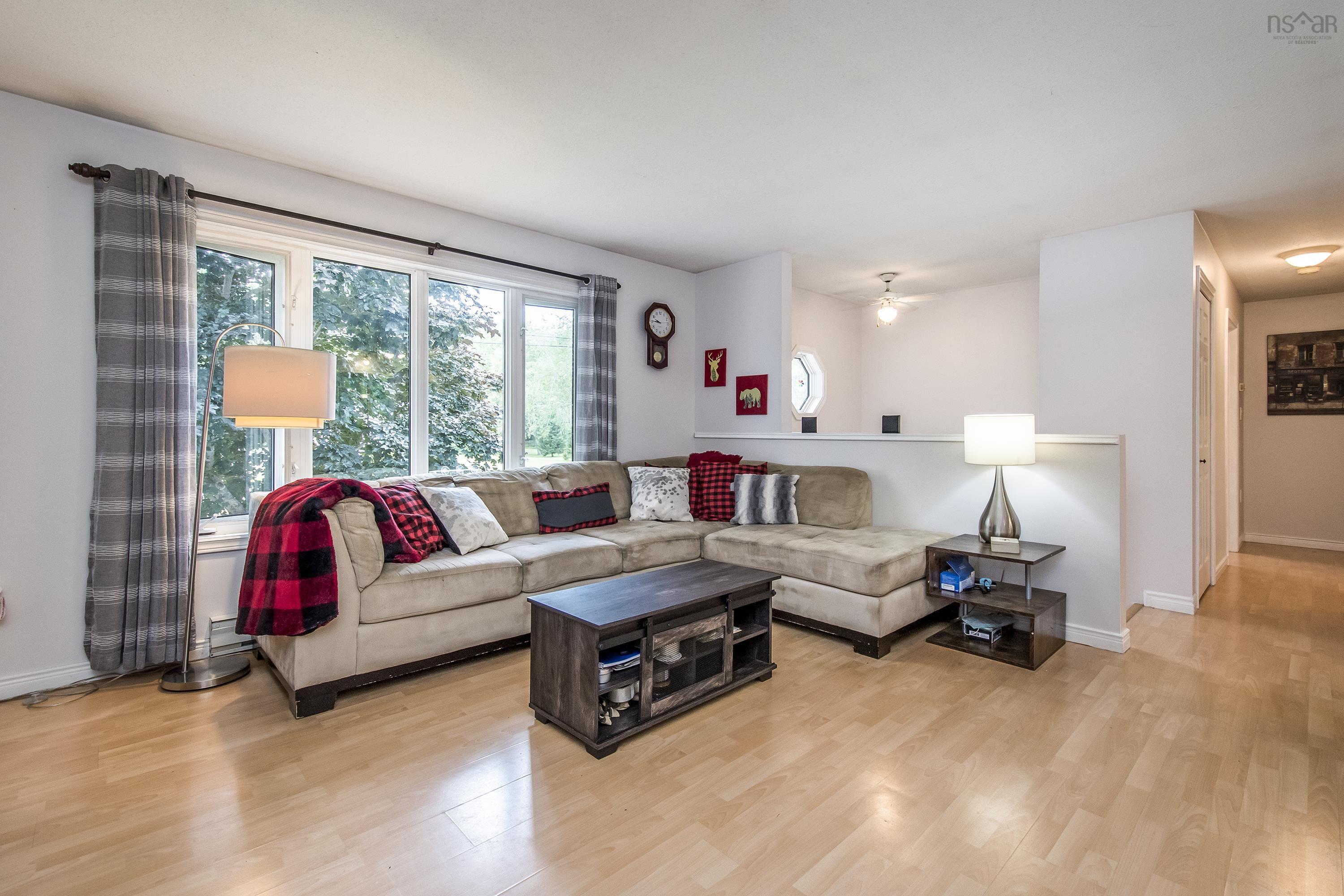 $399,000.00: 578 Bluenose Avenue, Meadowvale