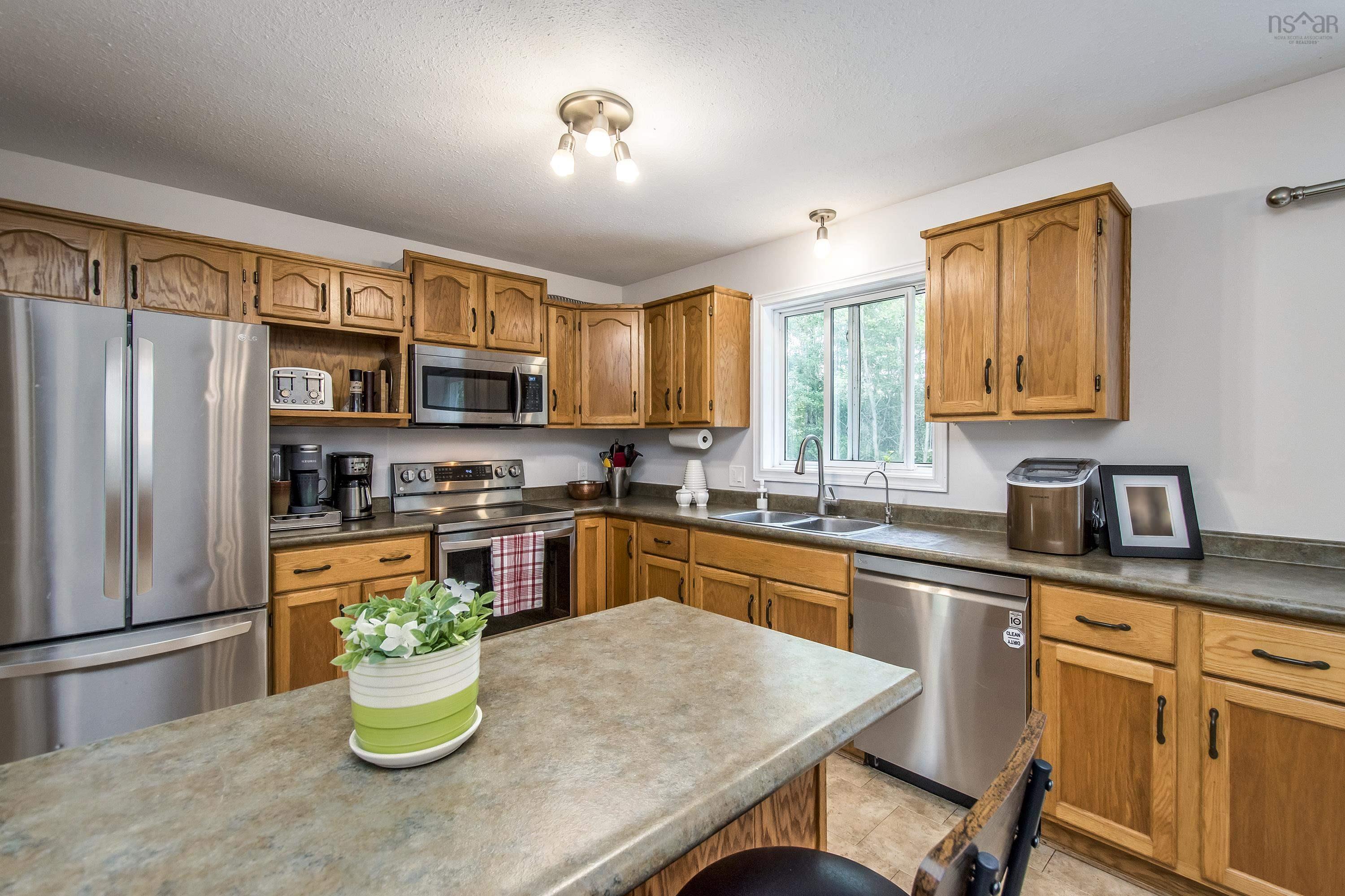 $399,000.00: 578 Bluenose Avenue, Meadowvale