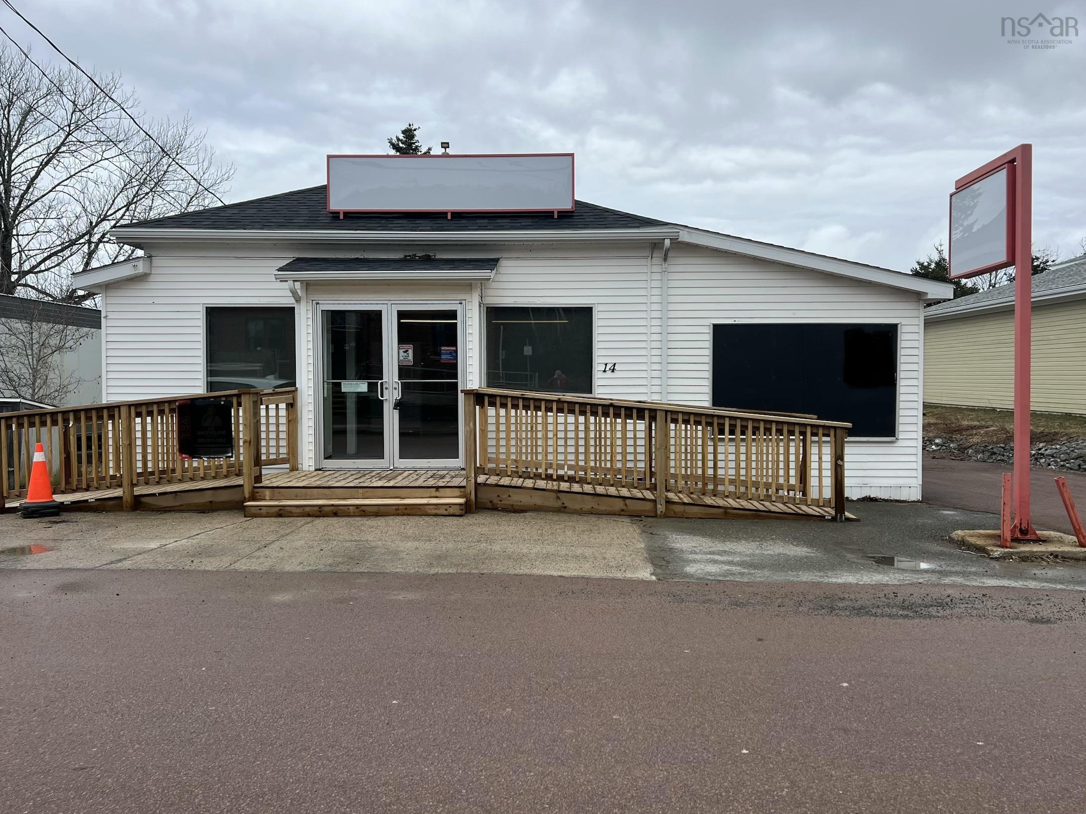 $199,900.00: 14 Main Street, Sherbrooke