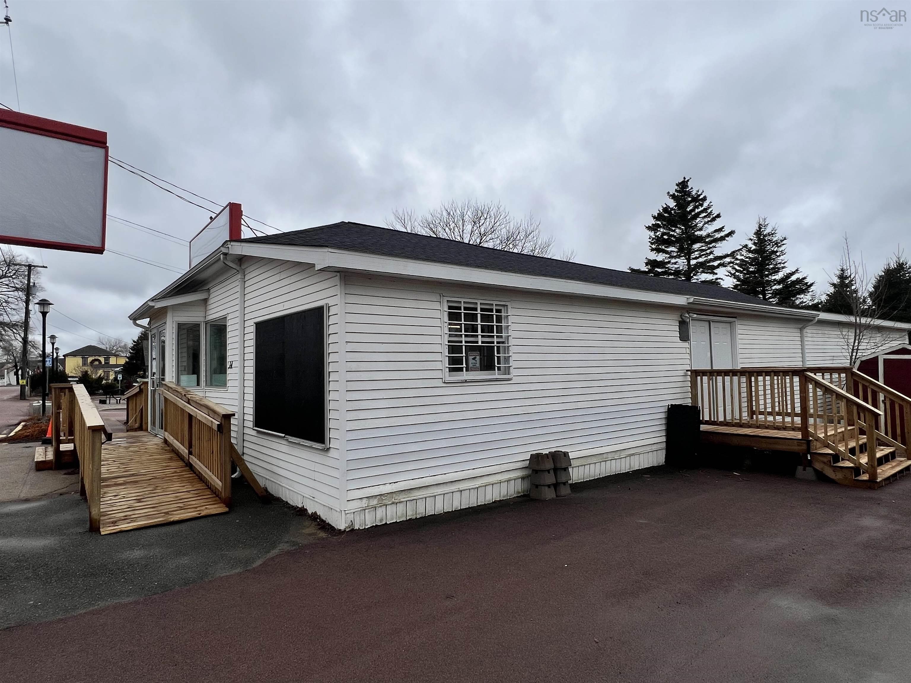 $199,900.00: 14 Main Street, Sherbrooke
