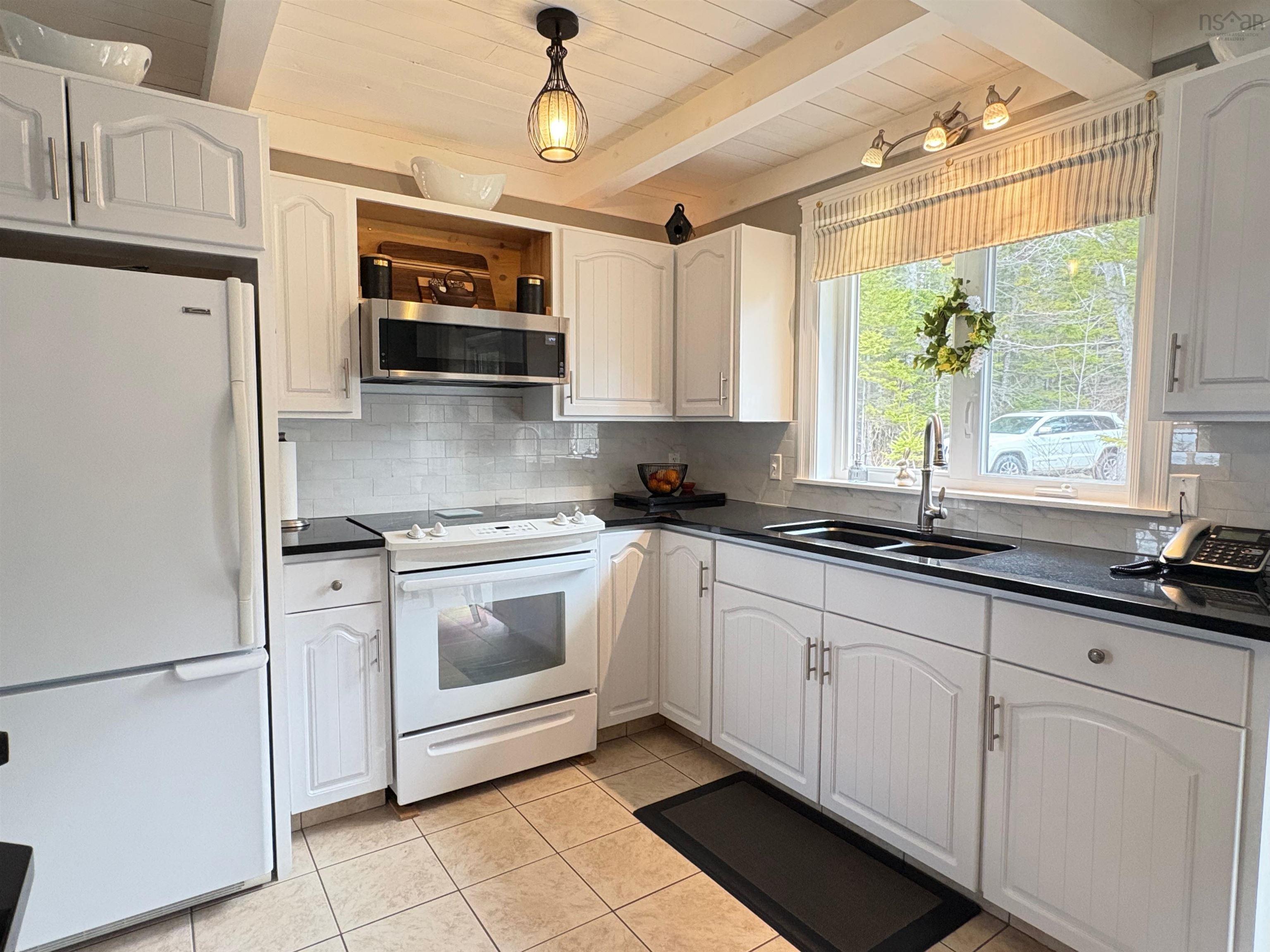 $550,000.00: 137 Beaver Point Road, North Kemptville