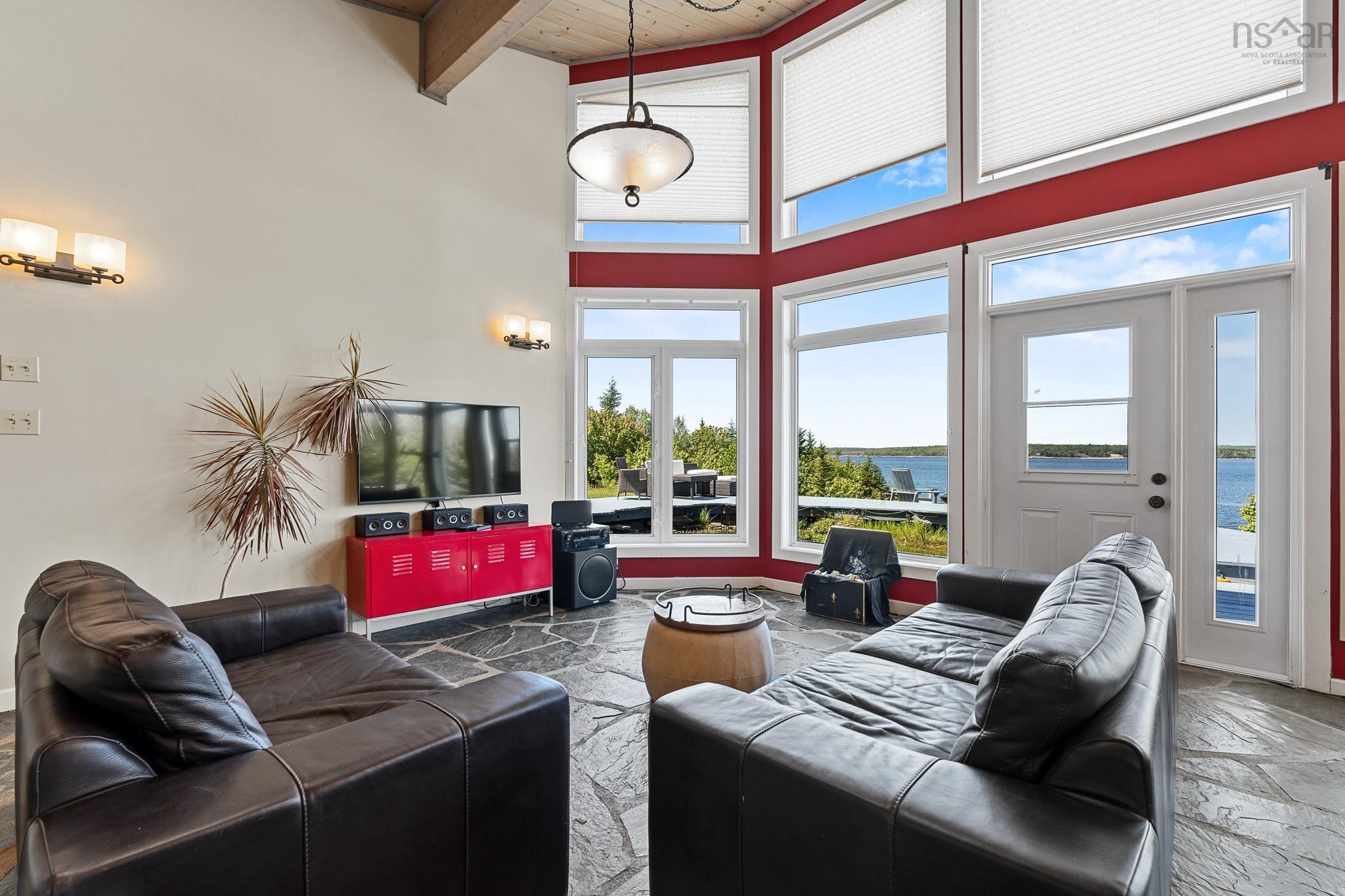 $624,900.00: 1878 Sandy Point Road, Sandy Point