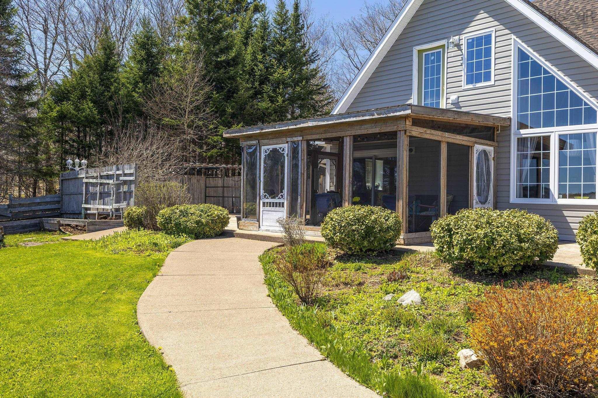 $725,000.00: 344 Hart Lake Road, Hart Lake