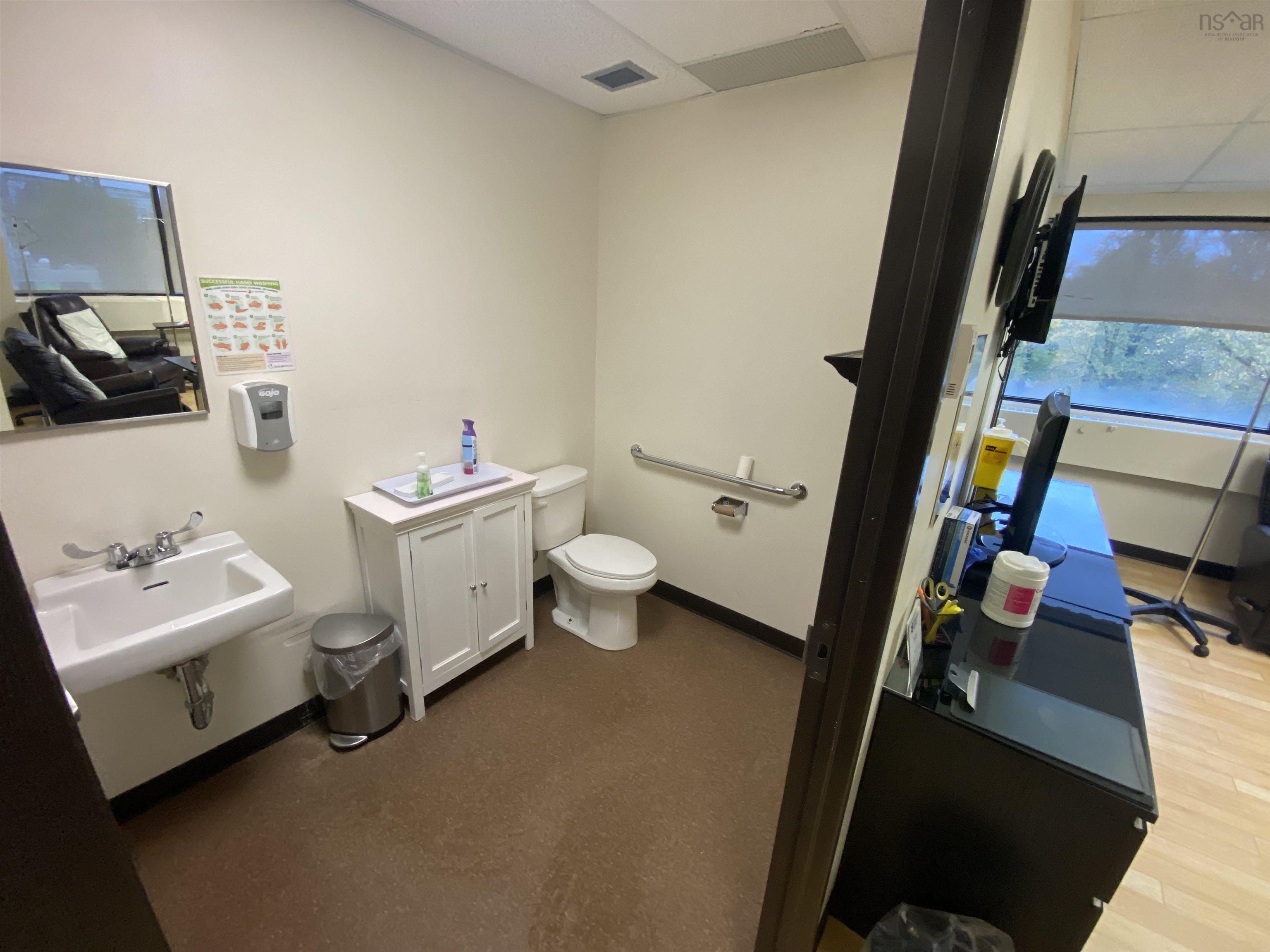 480 5991 Spring Garden Road, Halifax, NS (MLS 202606672)