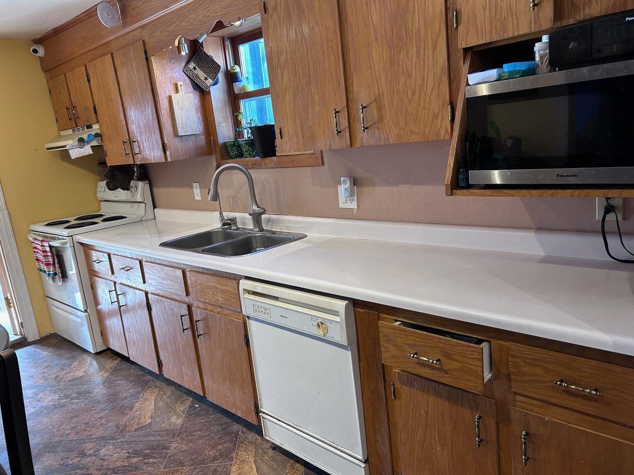 $625,000.00: 727 Highway 1, Hebron