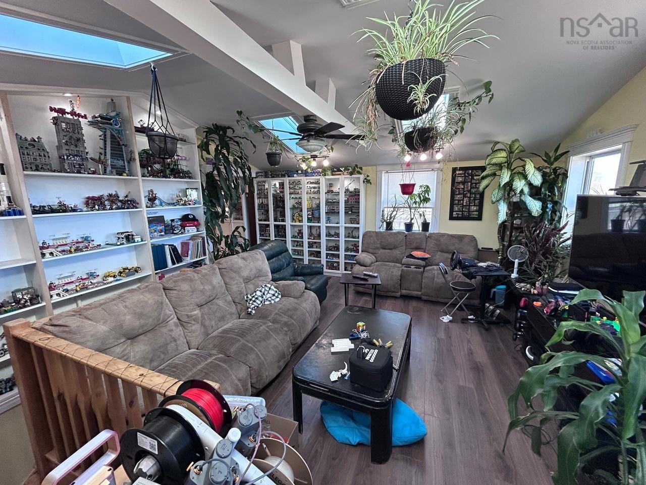 $625,000.00: 727 Highway 1, Hebron