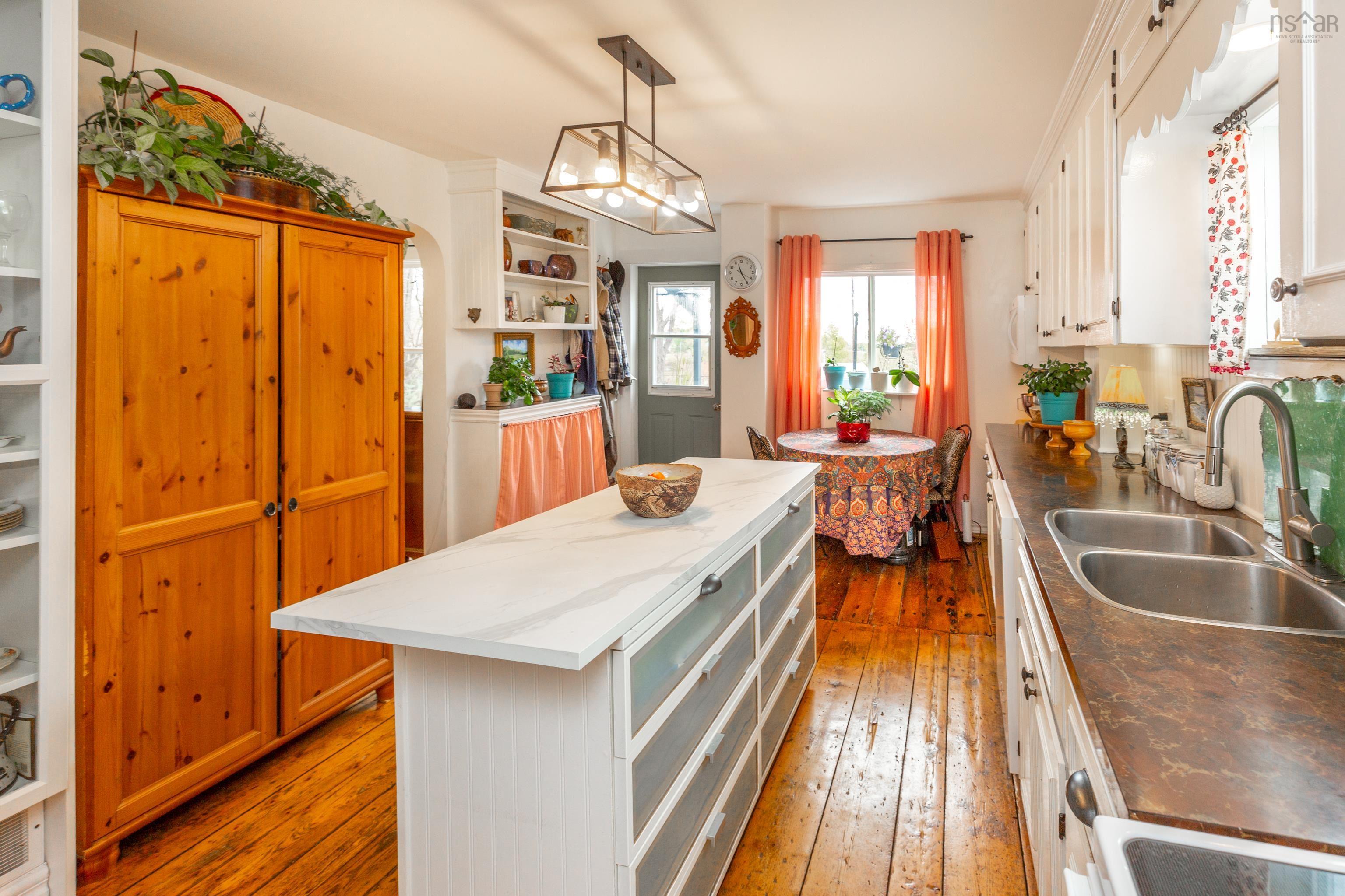 $429,500.00: 1359 Highway 332, First South