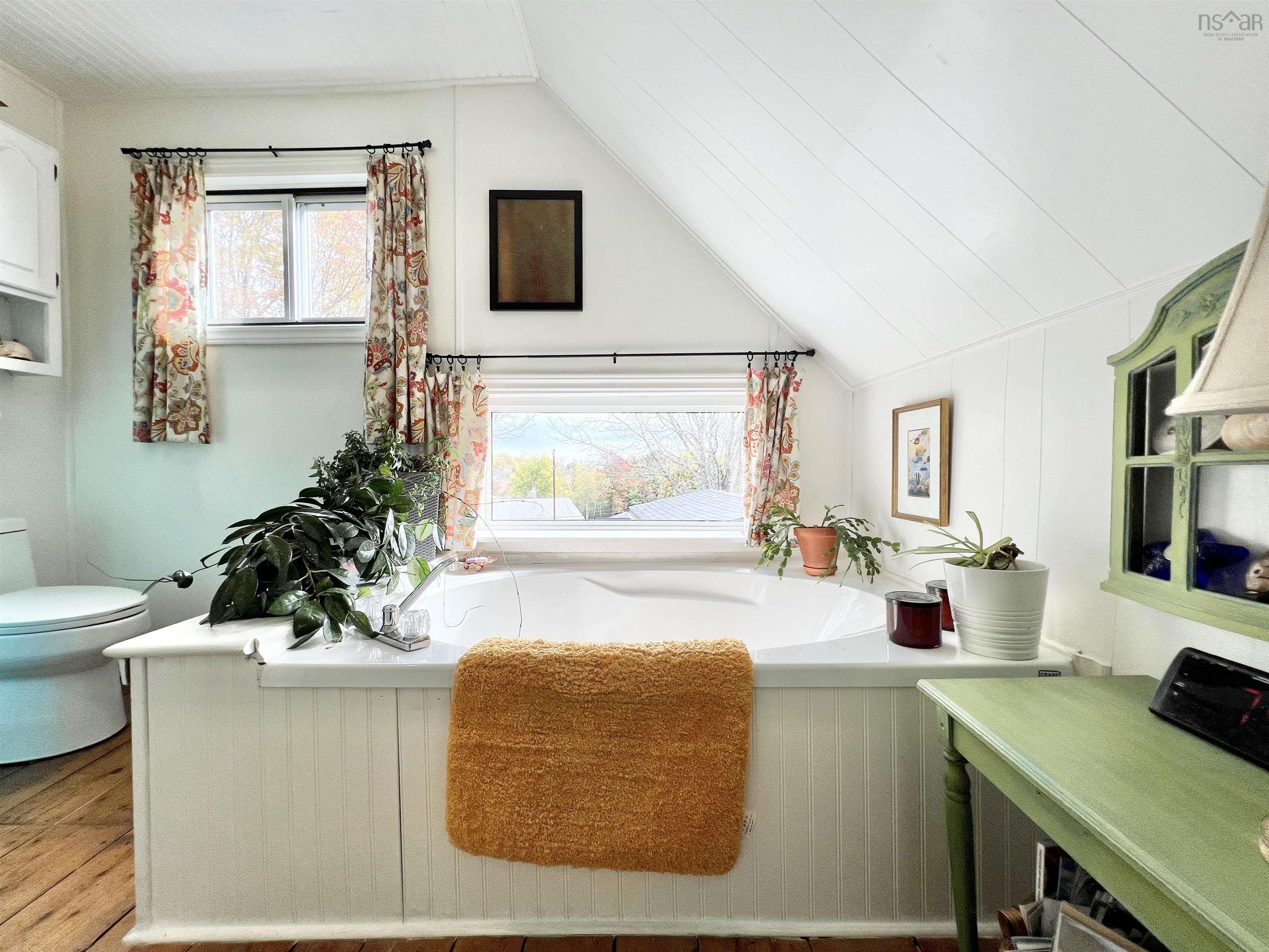 $429,500.00: 1359 Highway 332, First South