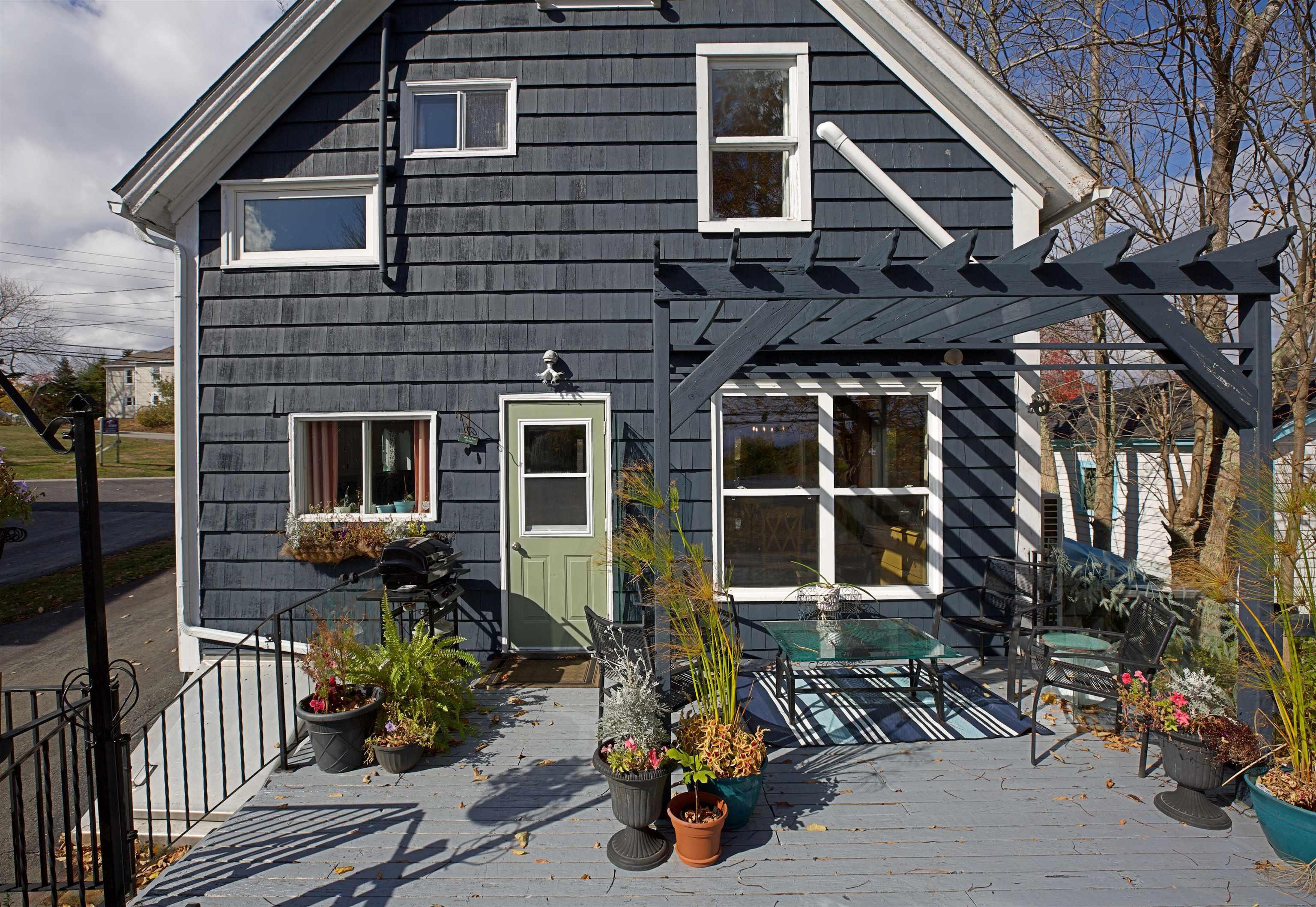 $429,500.00: 1359 Highway 332, First South