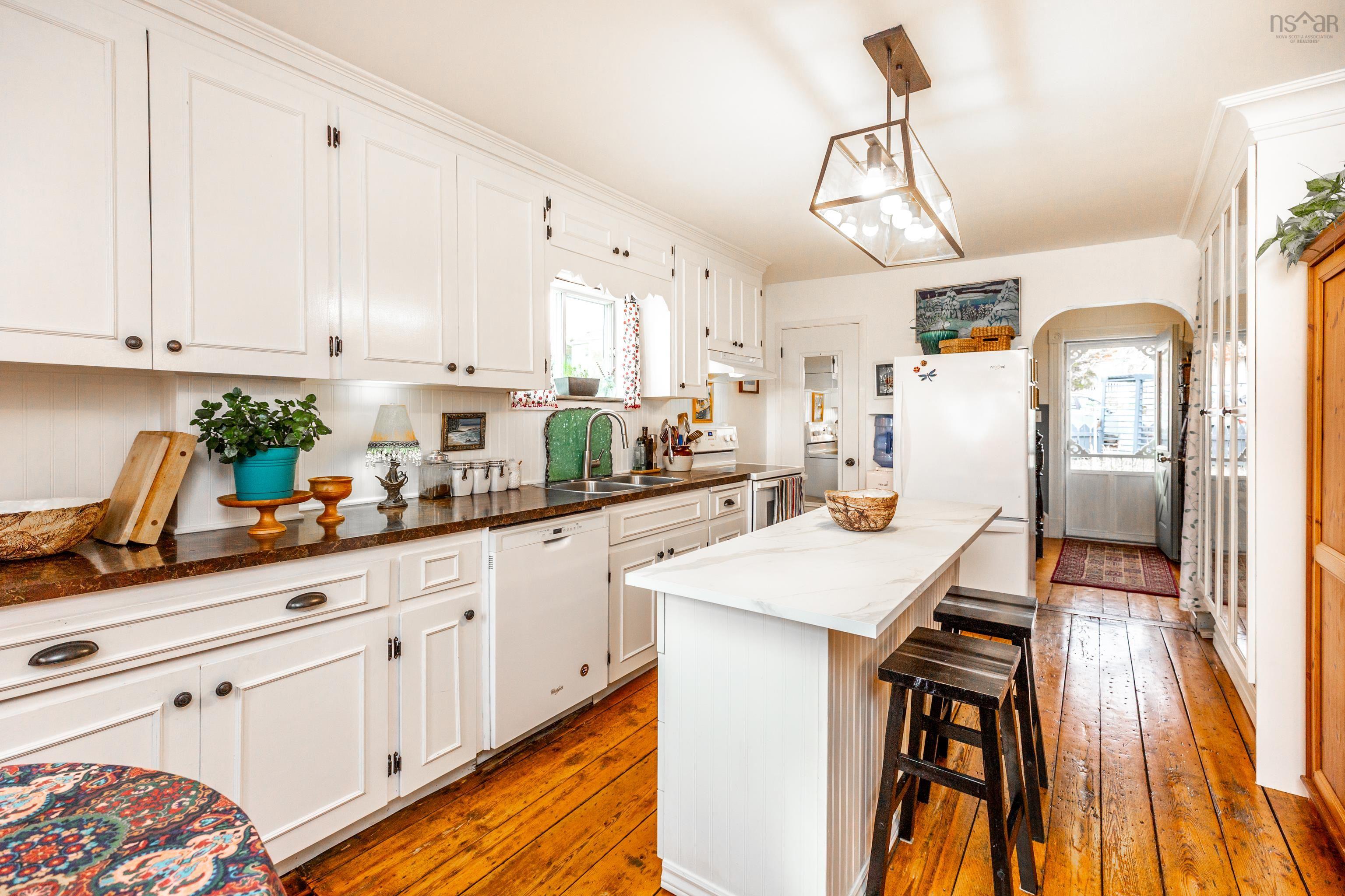 $429,500.00: 1359 Highway 332, First South