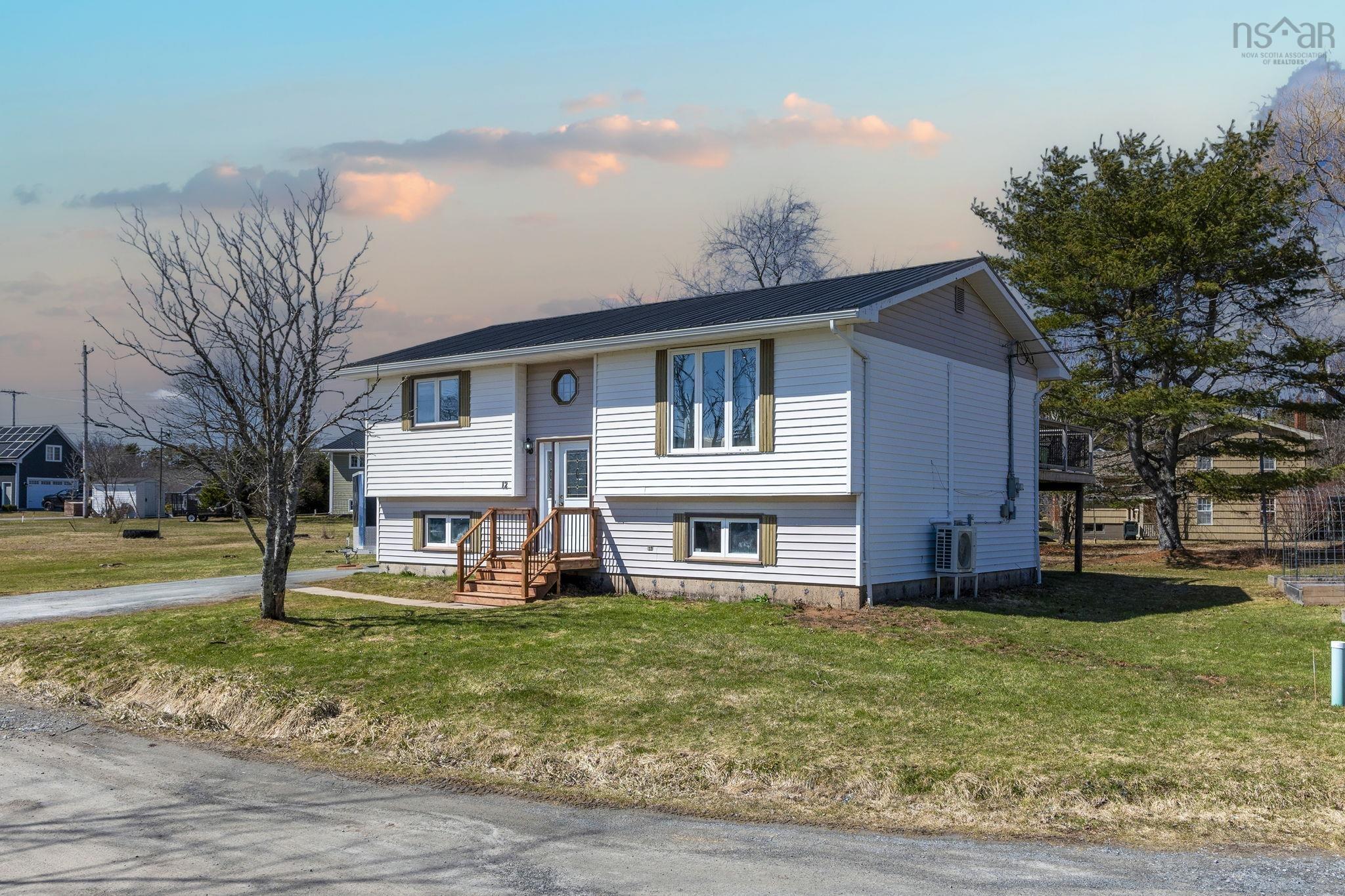 $509,900.00: 12 School Road, Elmsdale