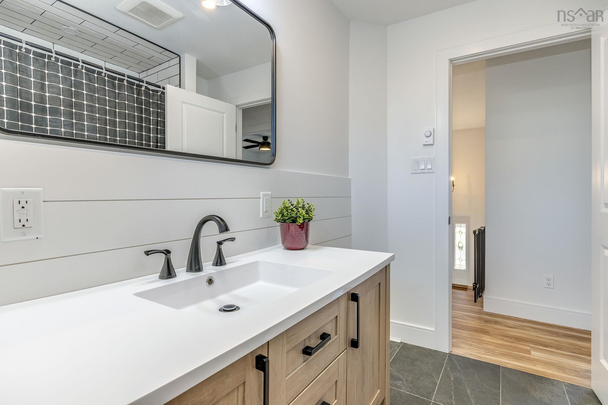 $509,900.00: 12 School Road, Elmsdale