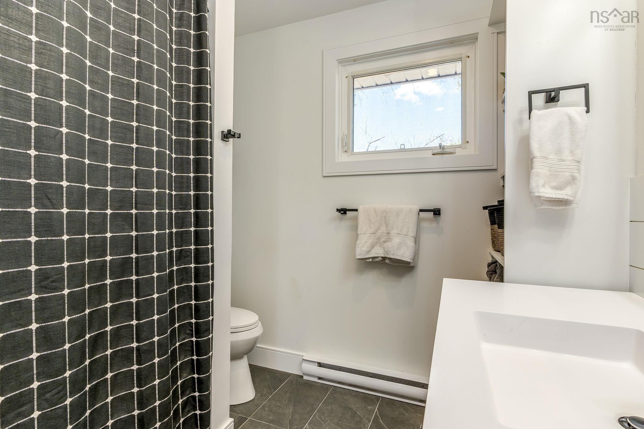 $489,900.00: 12 School Road, Elmsdale
