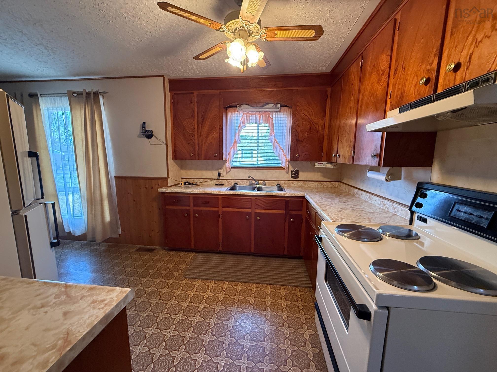 $349,900.00: 7 Pinehurst Avenue, Bridgewater