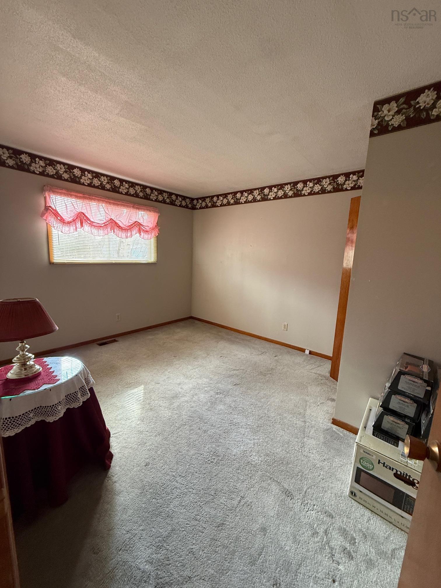$349,900.00: 7 Pinehurst Avenue, Bridgewater