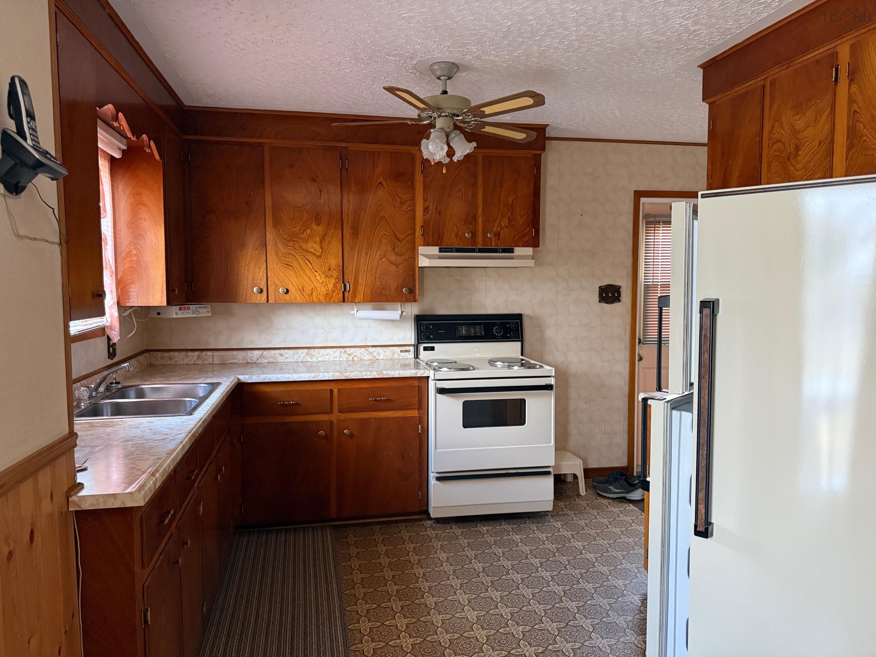 $349,900.00: 7 Pinehurst Avenue, Bridgewater