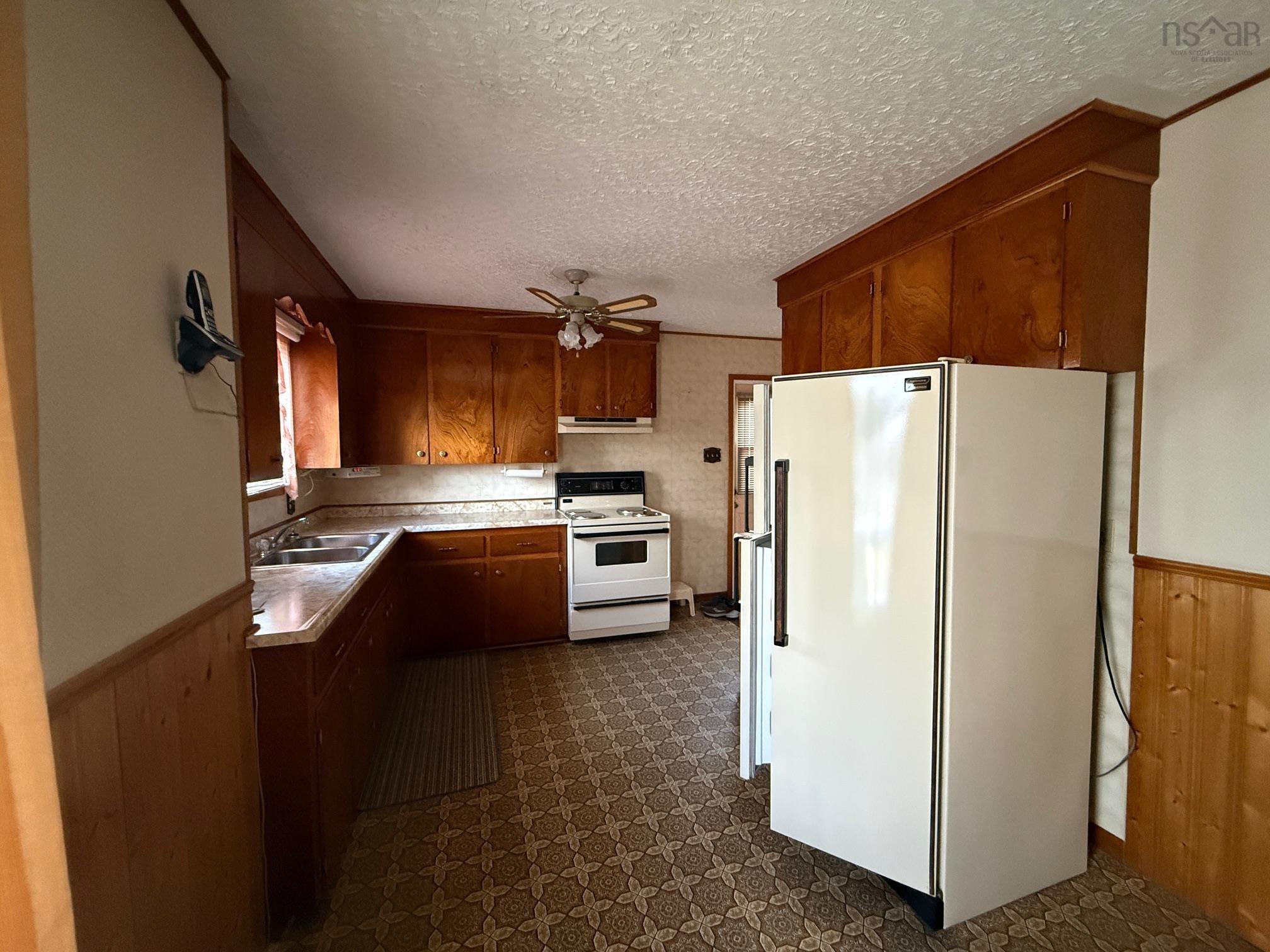 $349,900.00: 7 Pinehurst Avenue, Bridgewater