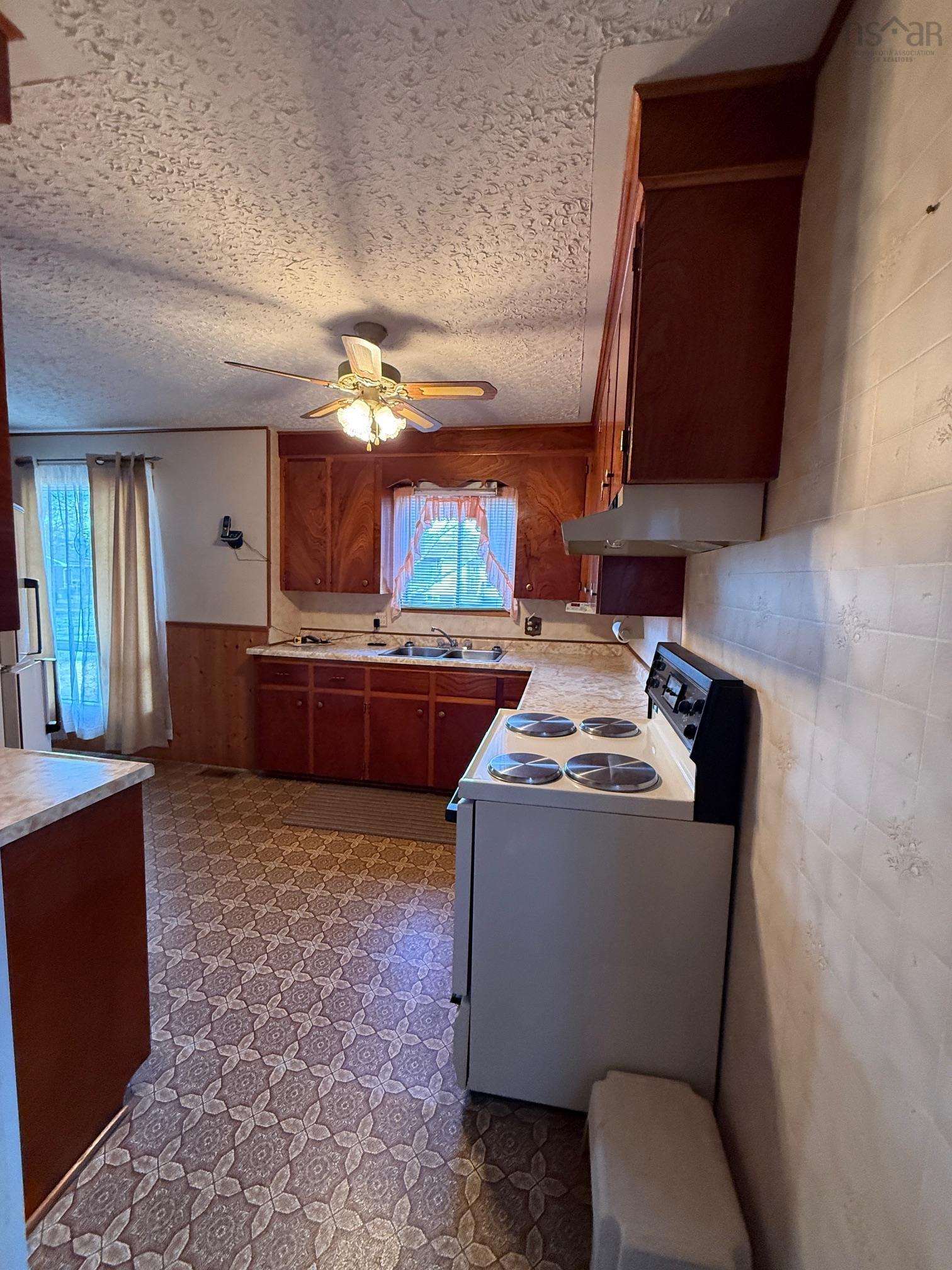 $349,900.00: 7 Pinehurst Avenue, Bridgewater