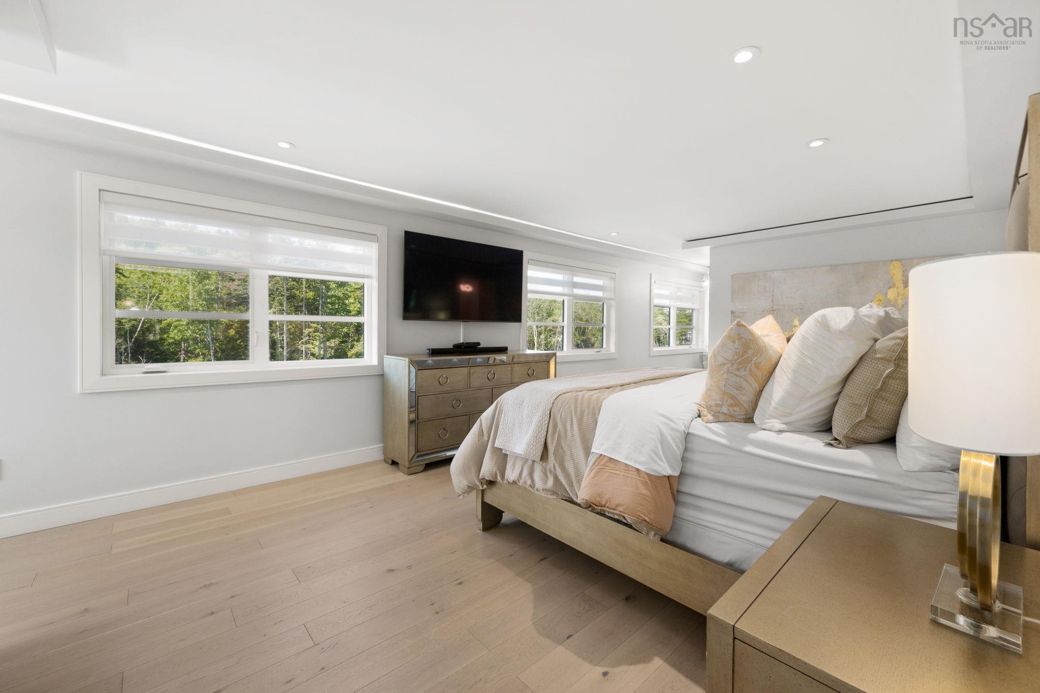 $1,975,000.00: 27 Cairnstone Lane, Bedford
