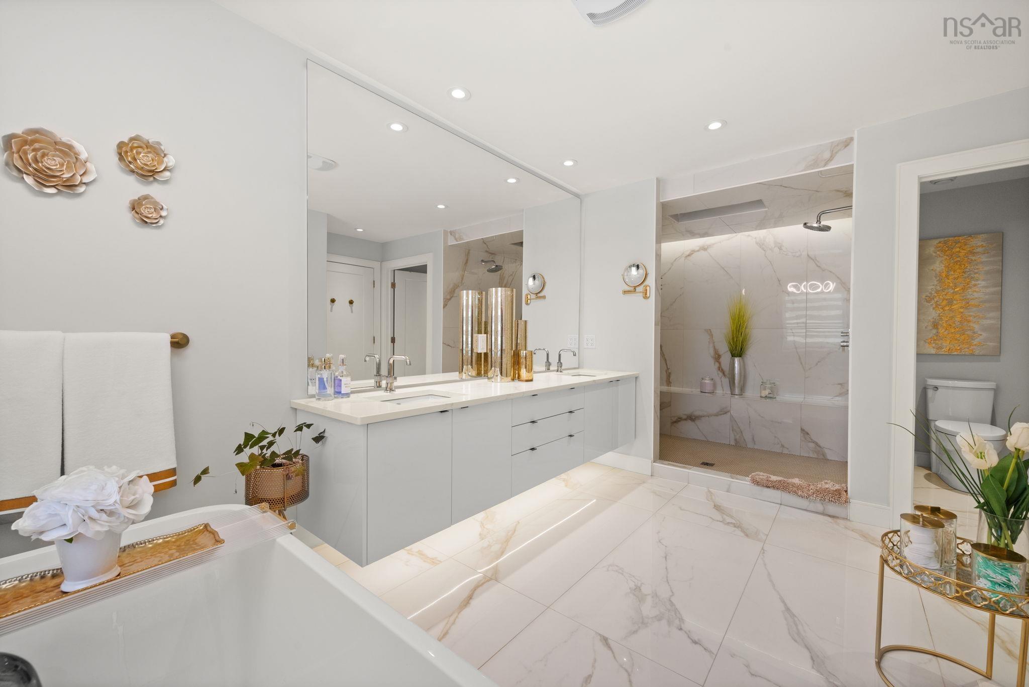 $1,975,000.00: 27 Cairnstone Lane, Bedford