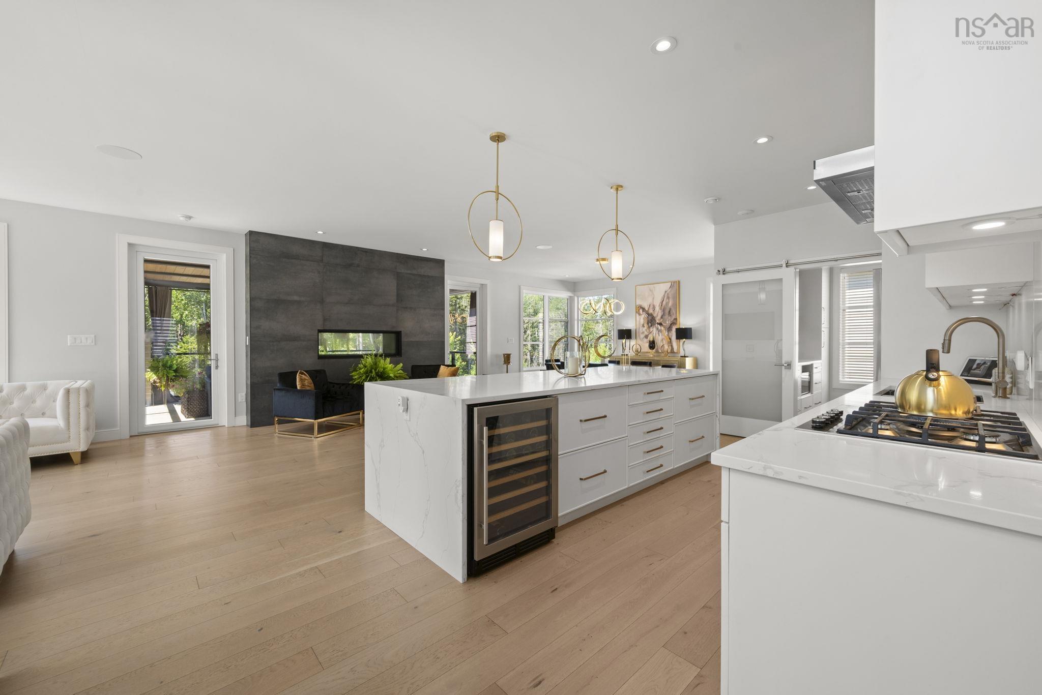 $1,975,000.00: 27 Cairnstone Lane, Bedford