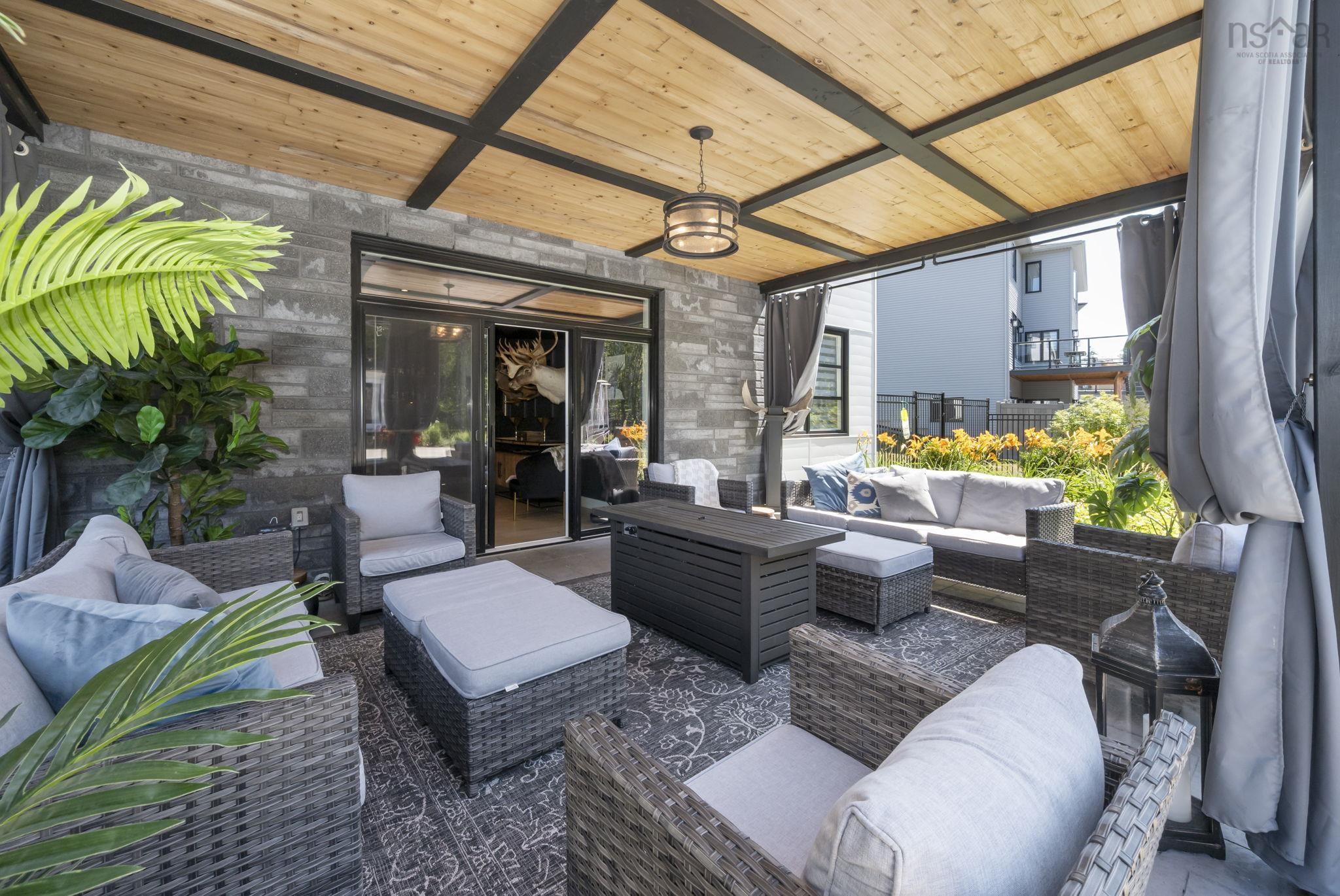 $1,975,000.00: 27 Cairnstone Lane, Bedford