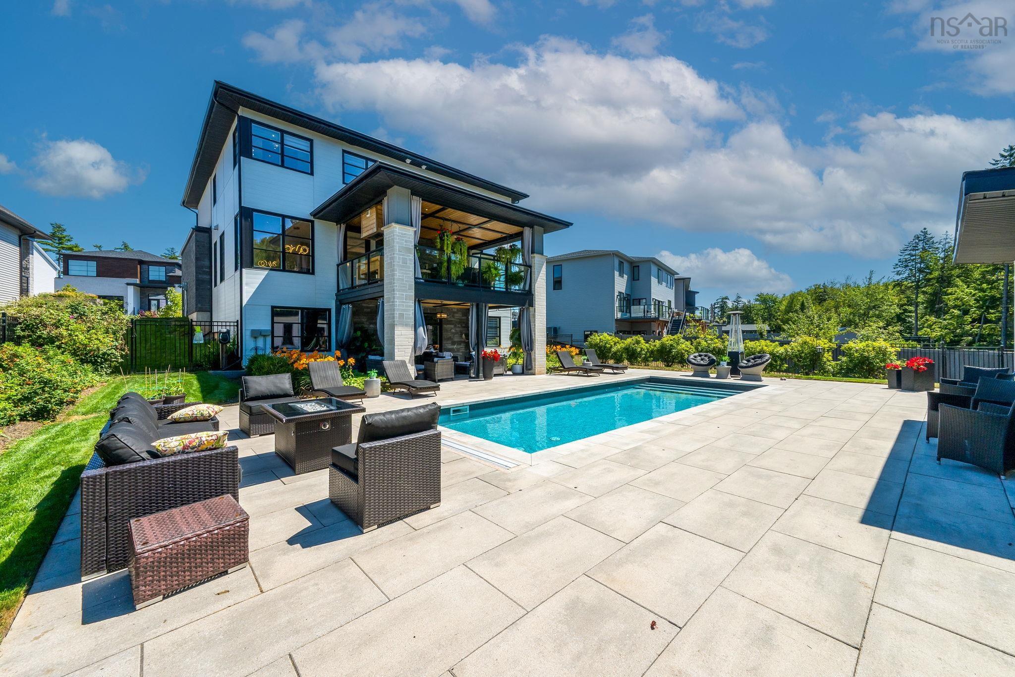 $1,975,000.00: 27 Cairnstone Lane, Bedford