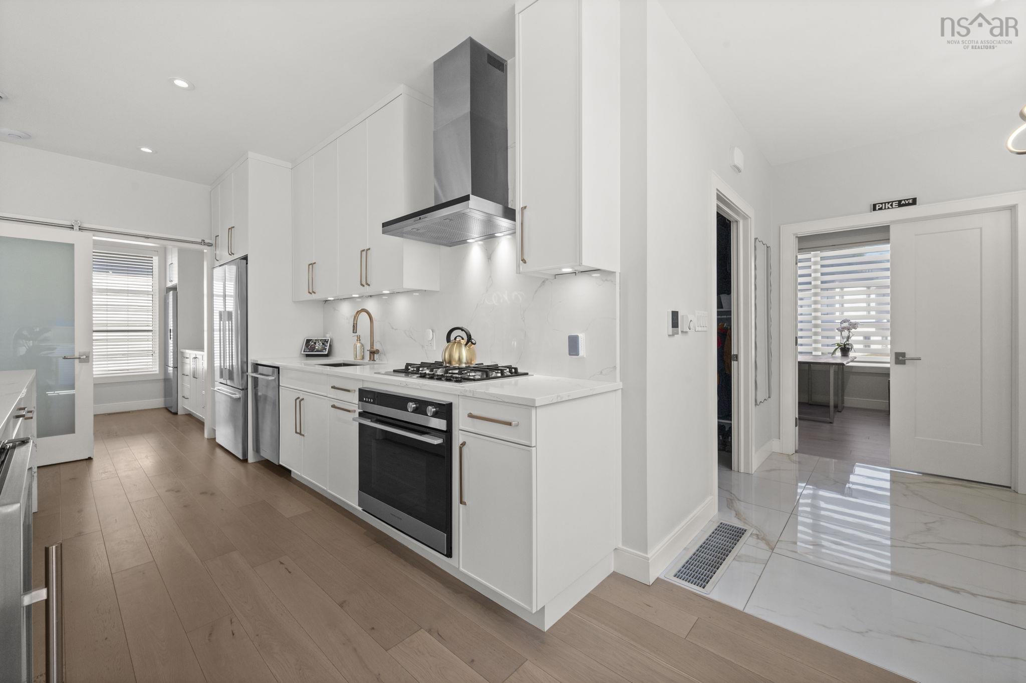 $1,975,000.00: 27 Cairnstone Lane, Bedford