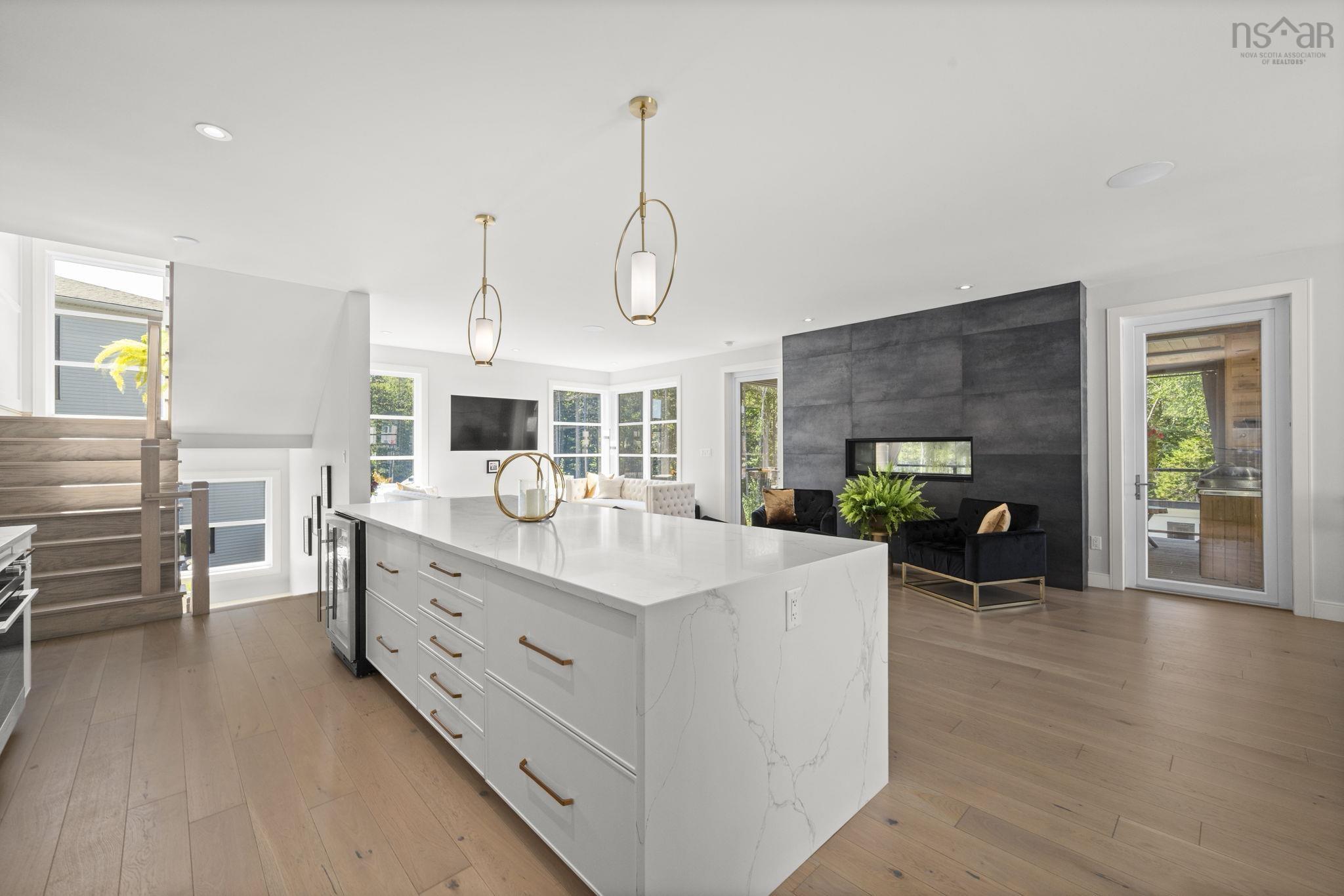 $1,975,000.00: 27 Cairnstone Lane, Bedford