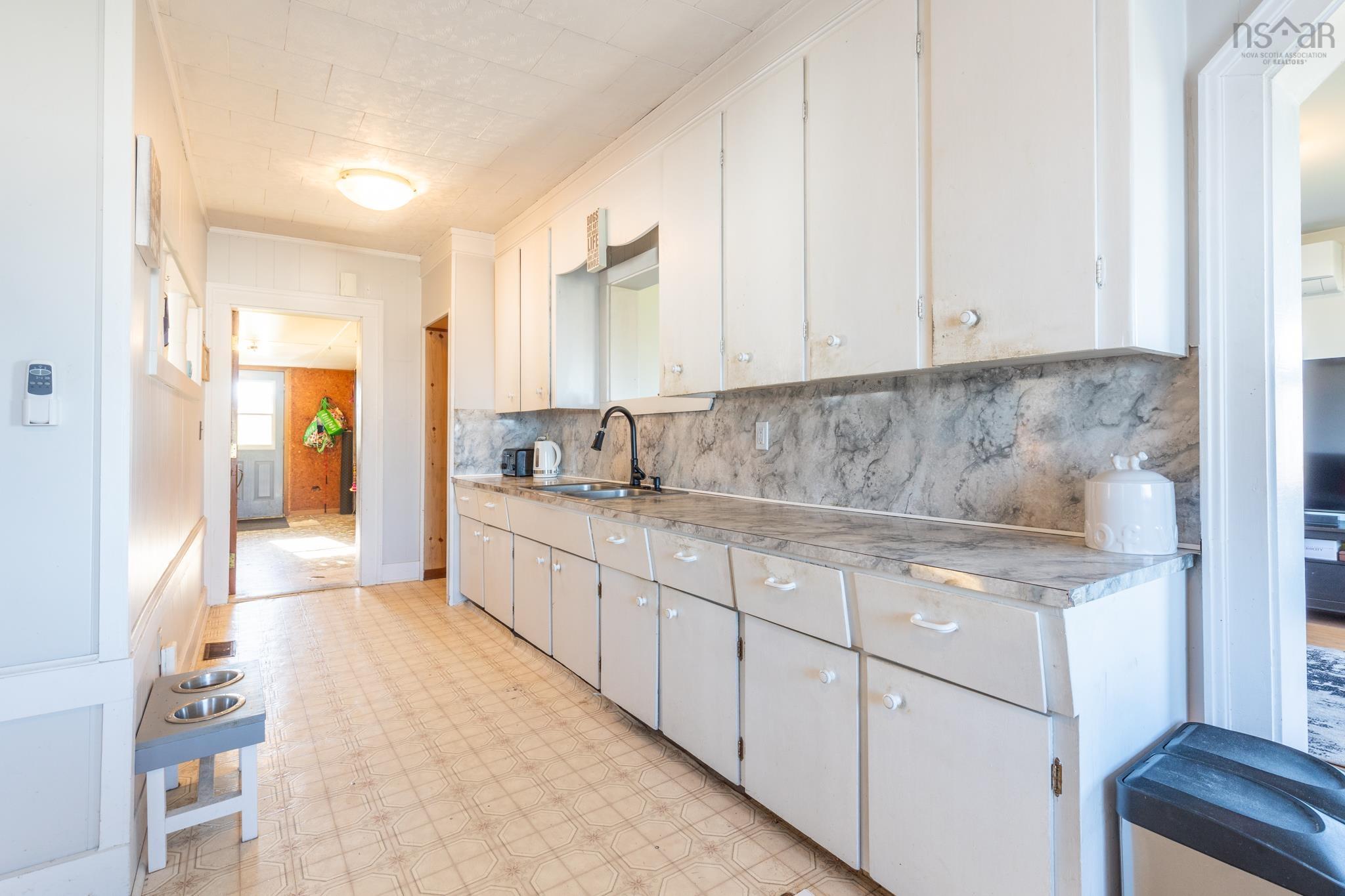 $219,000.00: 2484 Highway 1, Grosses Coques