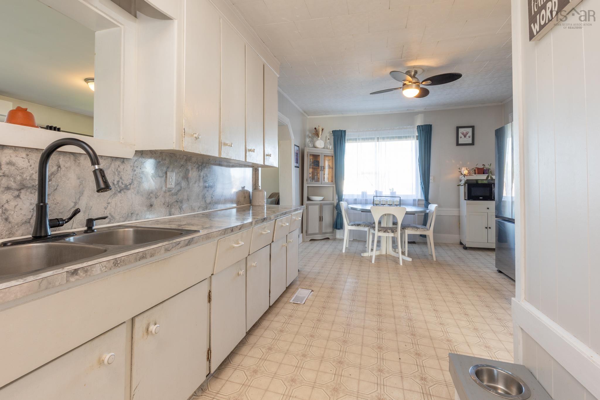 $219,000.00: 2484 Highway 1, Grosses Coques