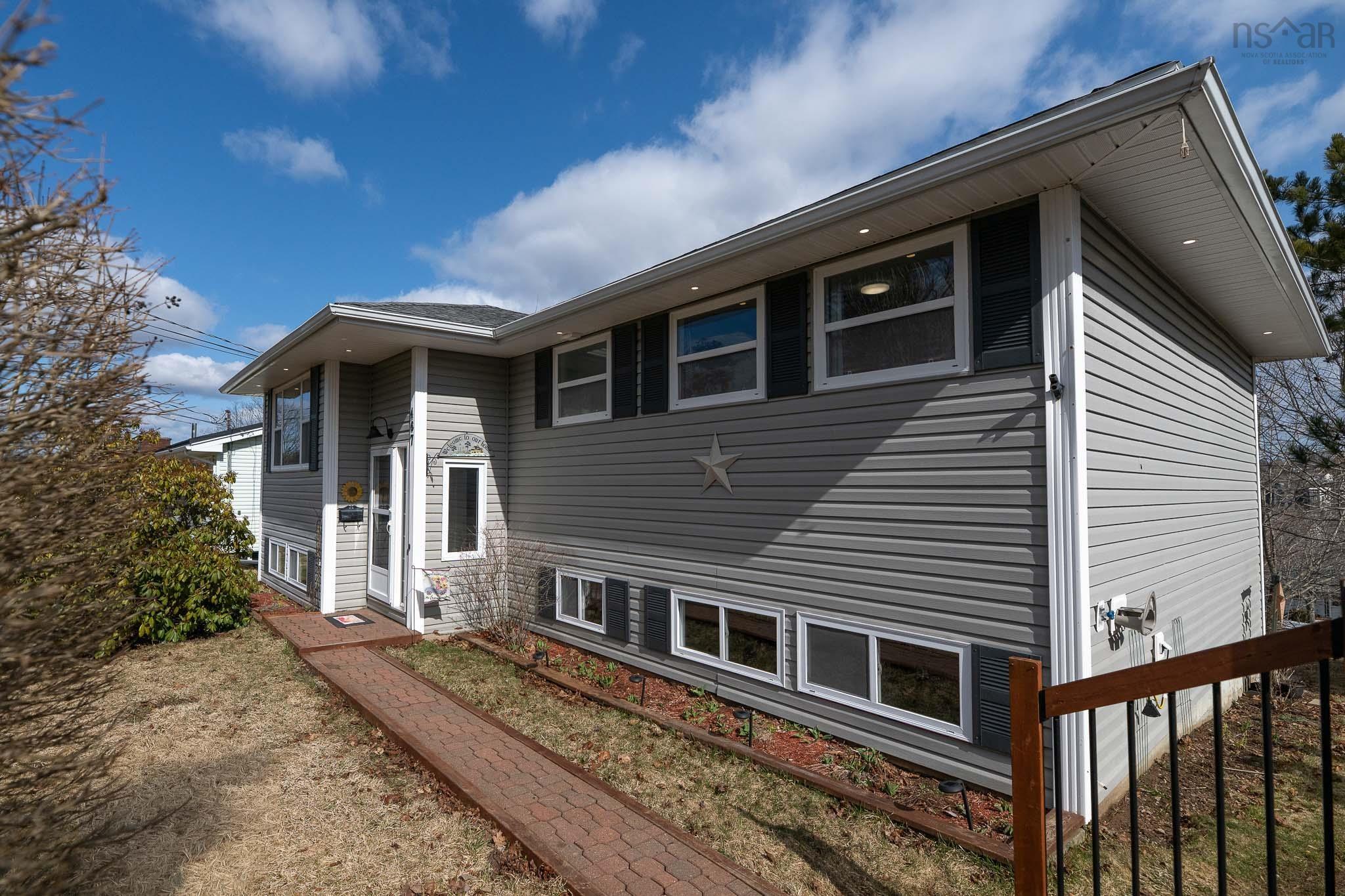 467 Old Sackville Road, Lower Sackville, NS (MLS 202606871)