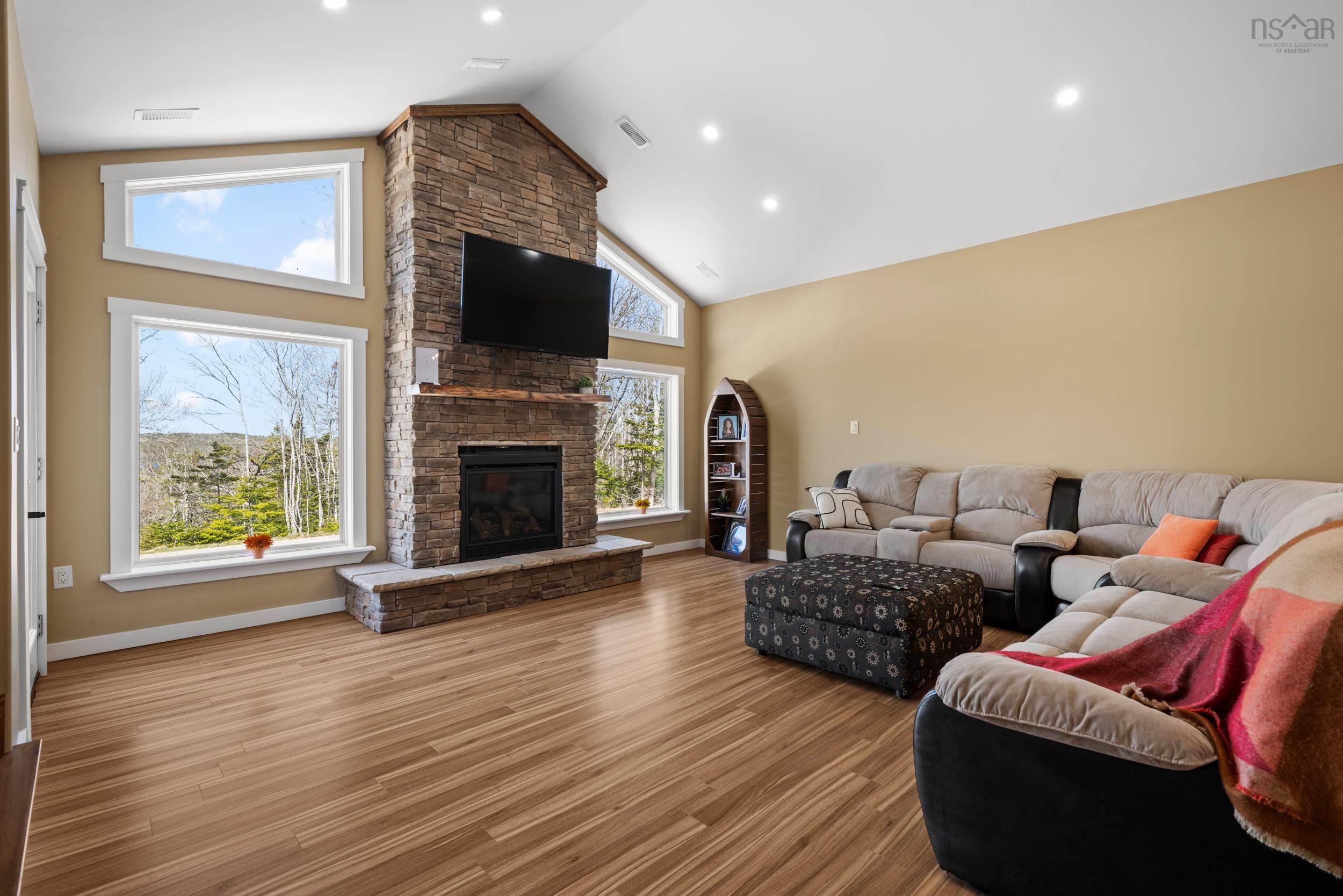 $699,900.00: 12844 Highway 7 Ship Harbour Highway E, Ship Harbour