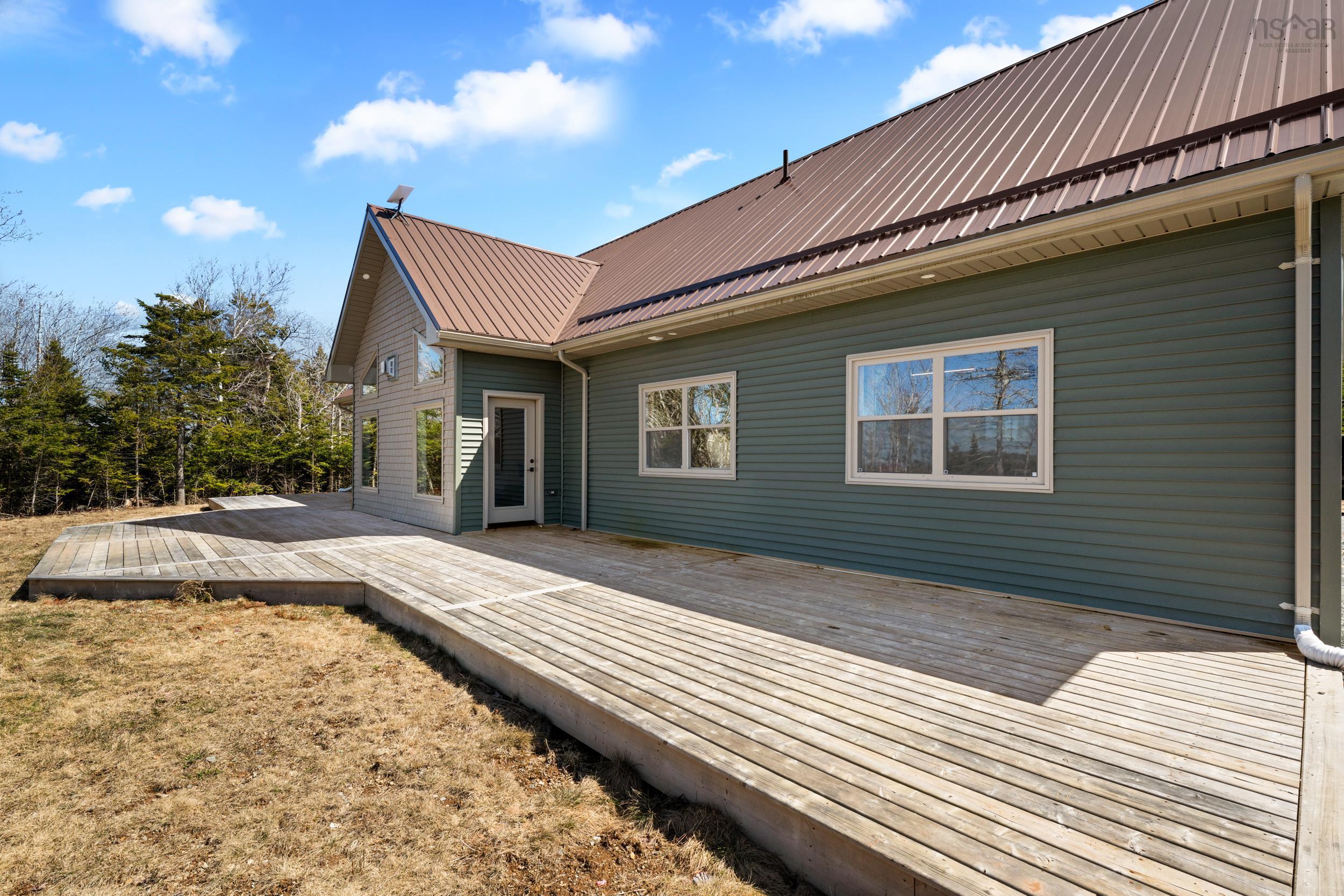 $699,900.00: 12844 Highway 7 Ship Harbour Highway E, Ship Harbour