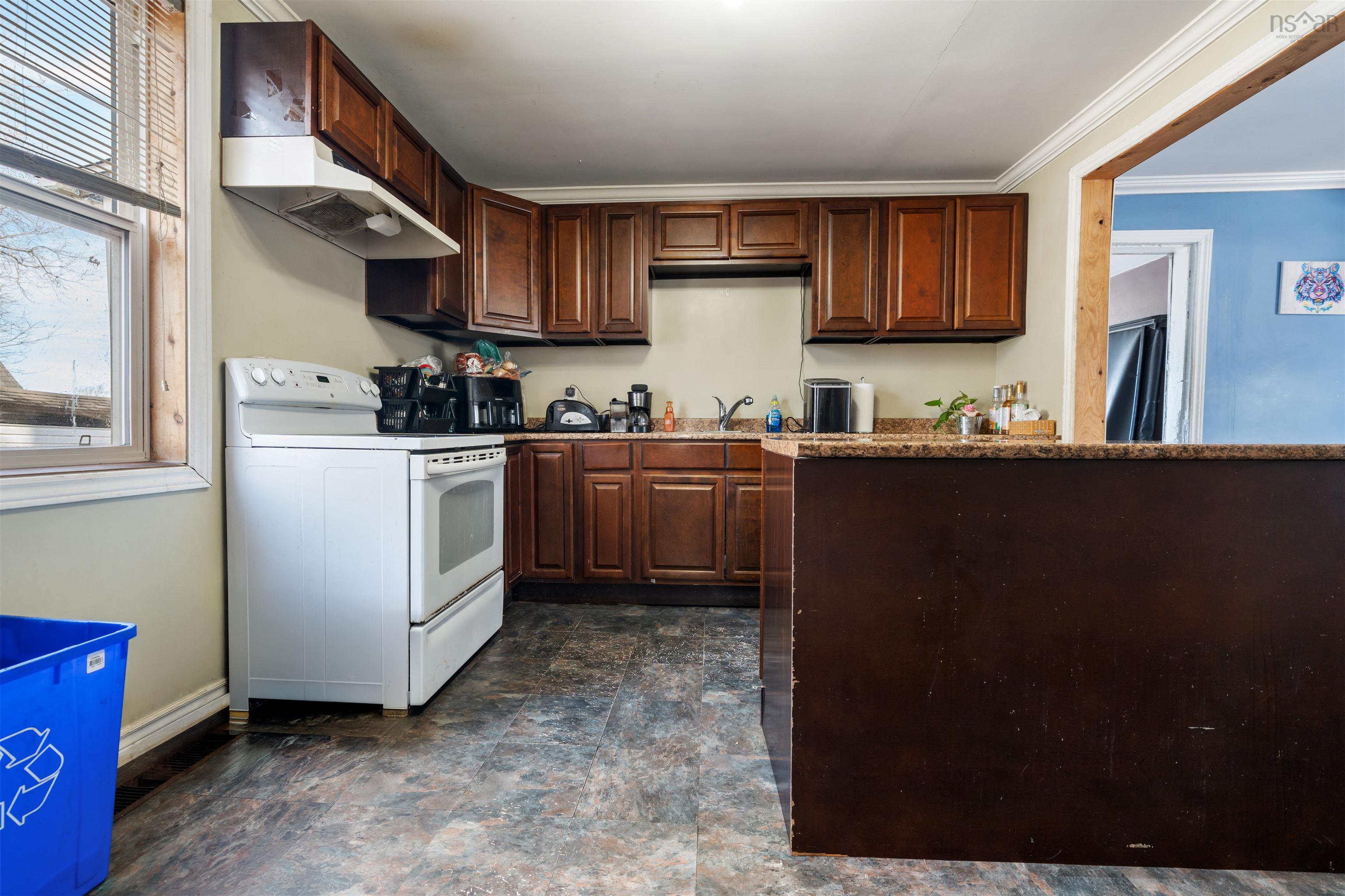 $164,900.00: 10 East Pleasant Street, Amherst