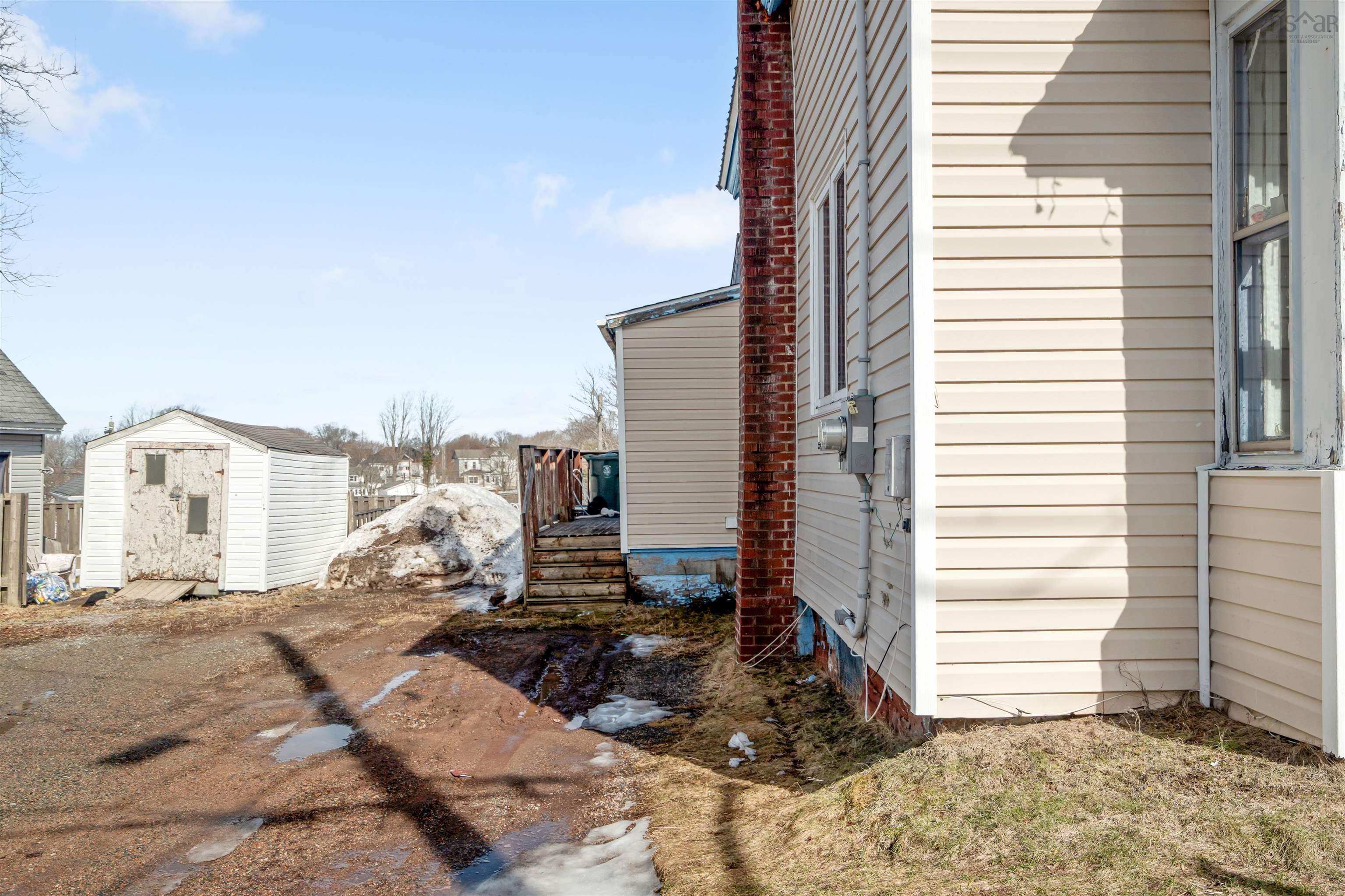 $164,900.00: 10 East Pleasant Street, Amherst